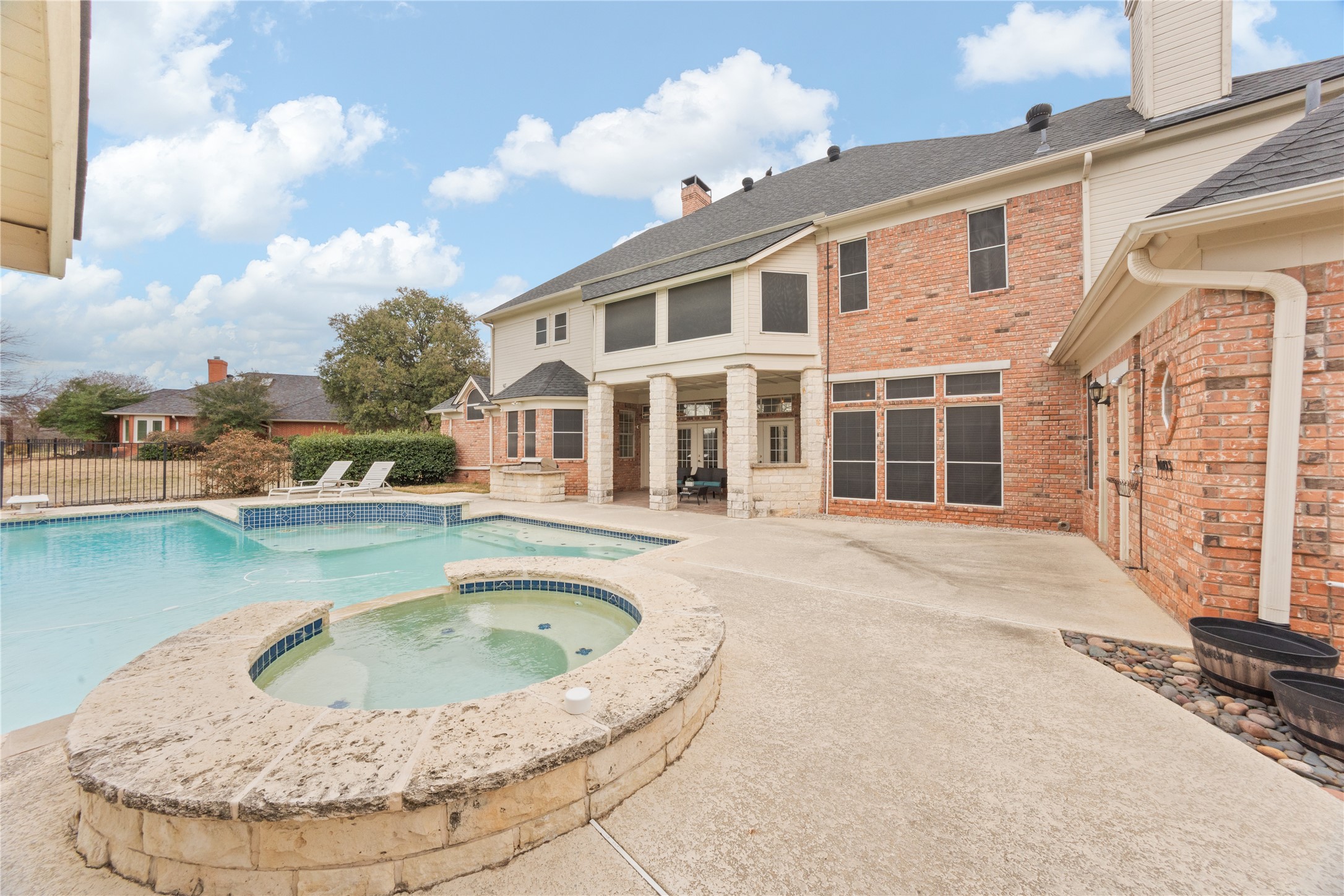 207 Oakridge Trail Kennedale TX 76060