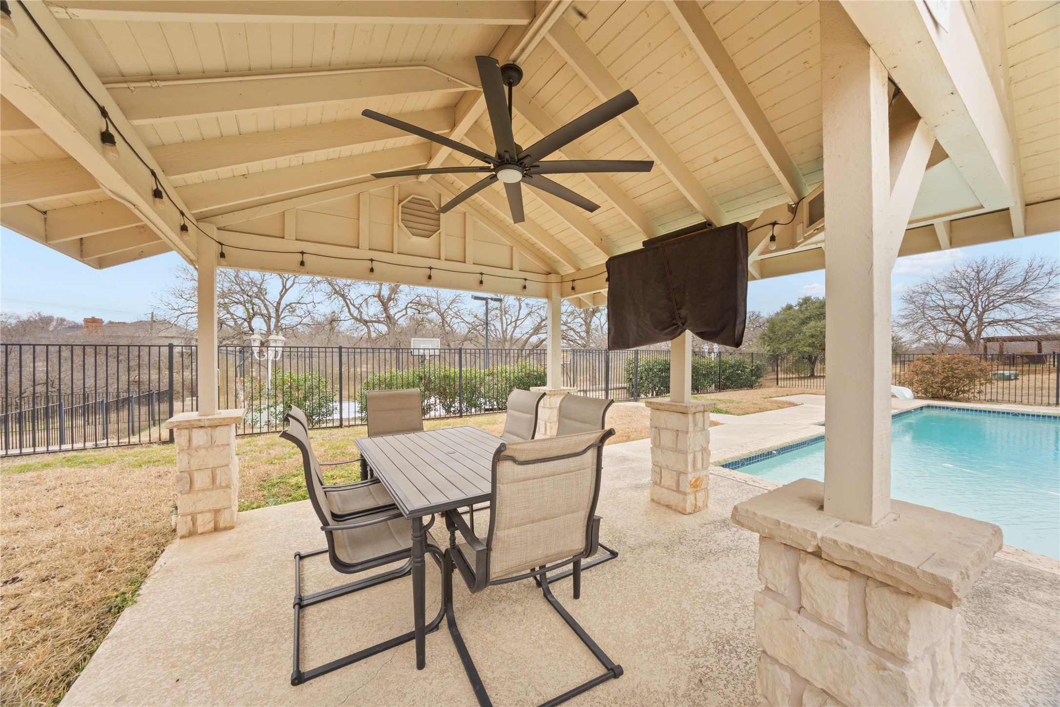 207 Oakridge Trail Kennedale TX 76060