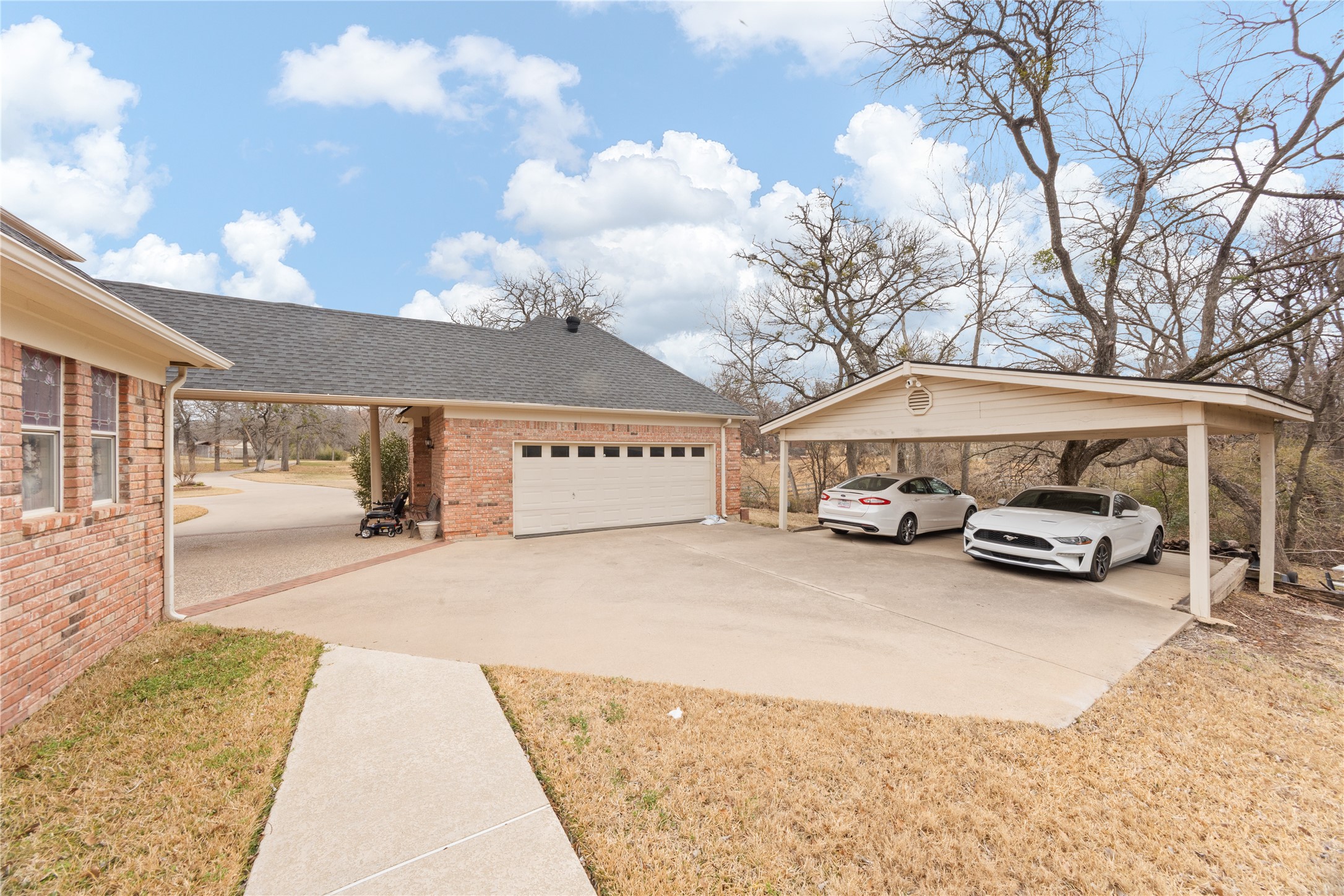 207 Oakridge Trail Kennedale TX 76060