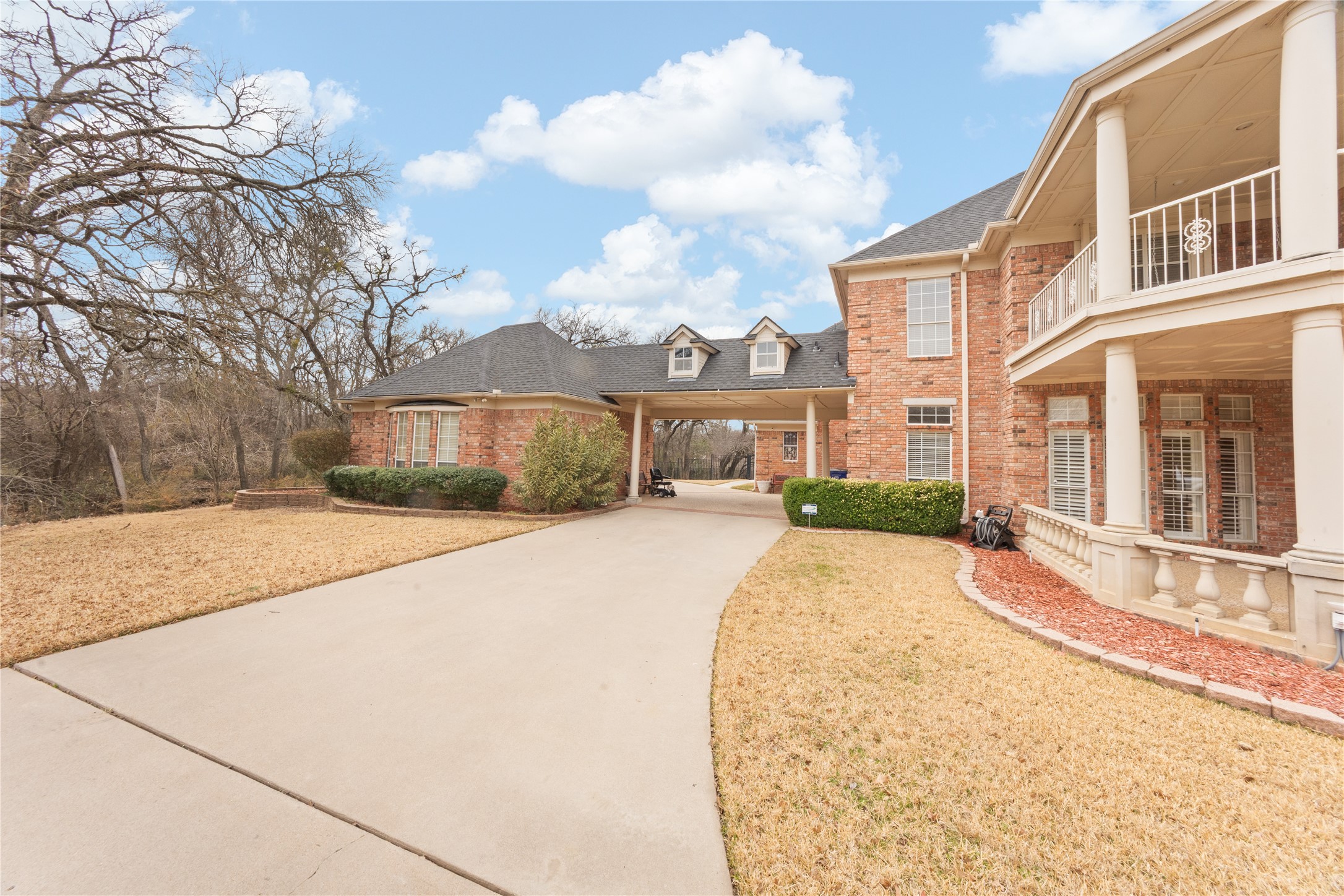207 Oakridge Trail Kennedale TX 76060