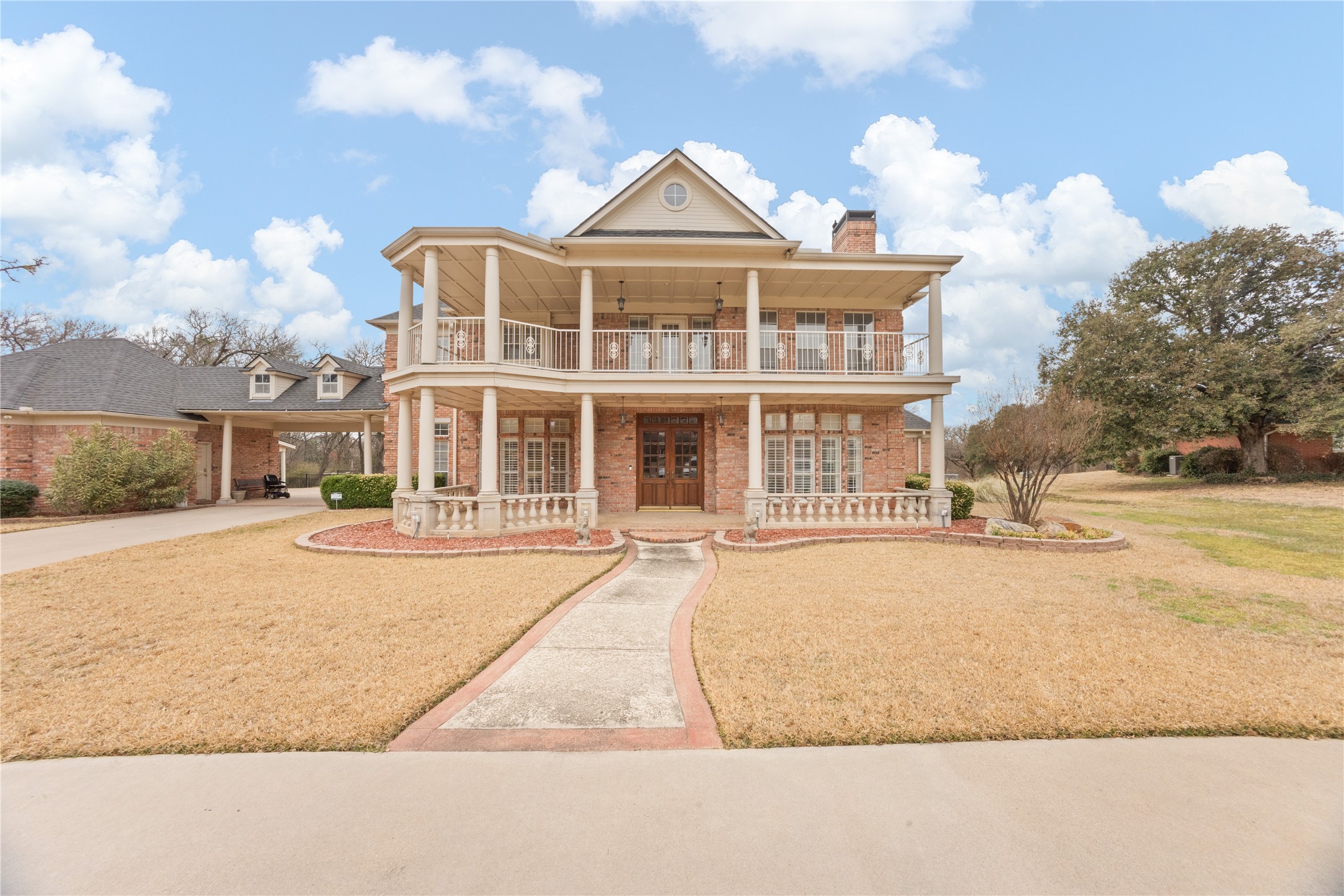 207 Oakridge Trail Kennedale TX 76060