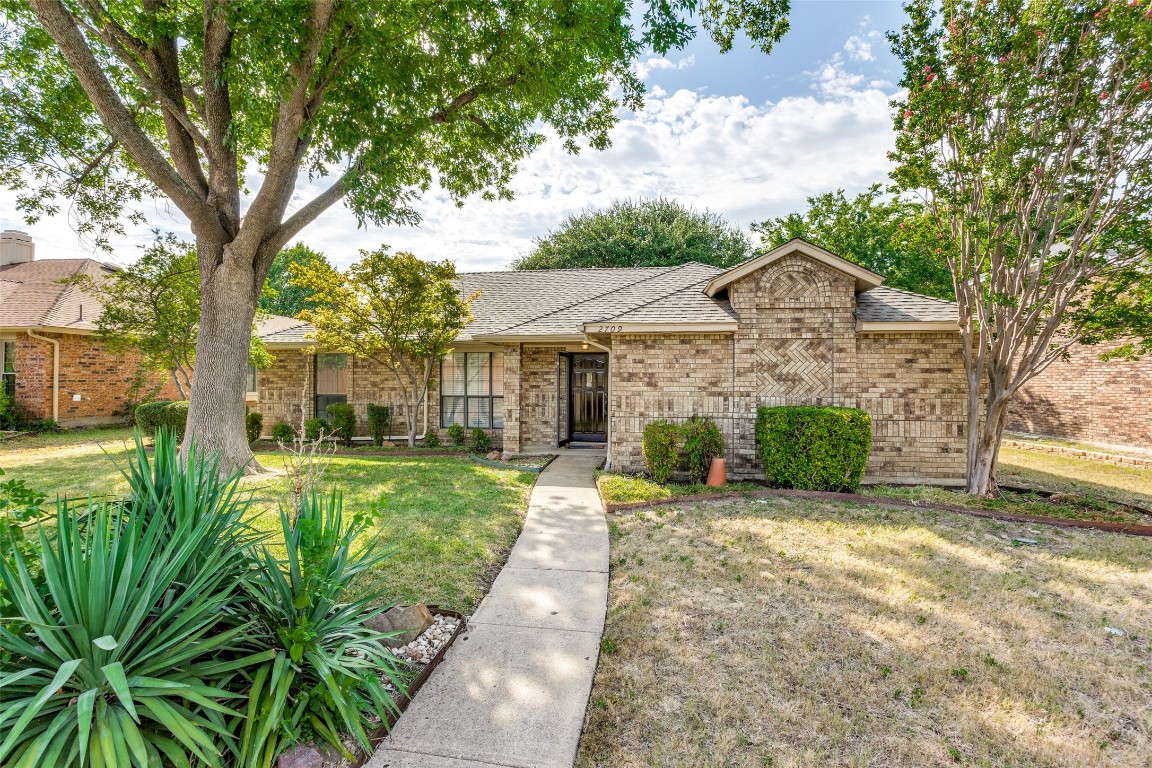 2709 Hampshire Drive Garland TX 75040