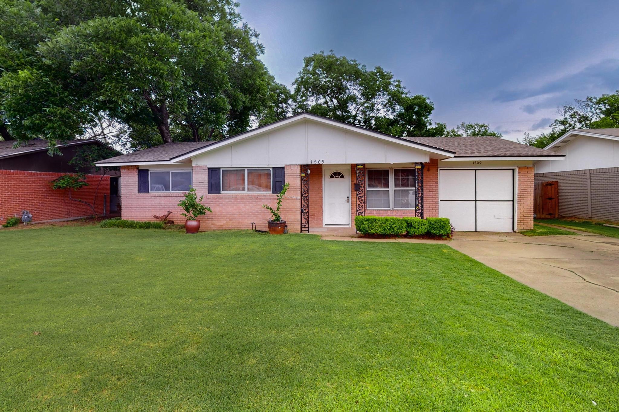 1509 E Lovers Lane Arlington TX 76010