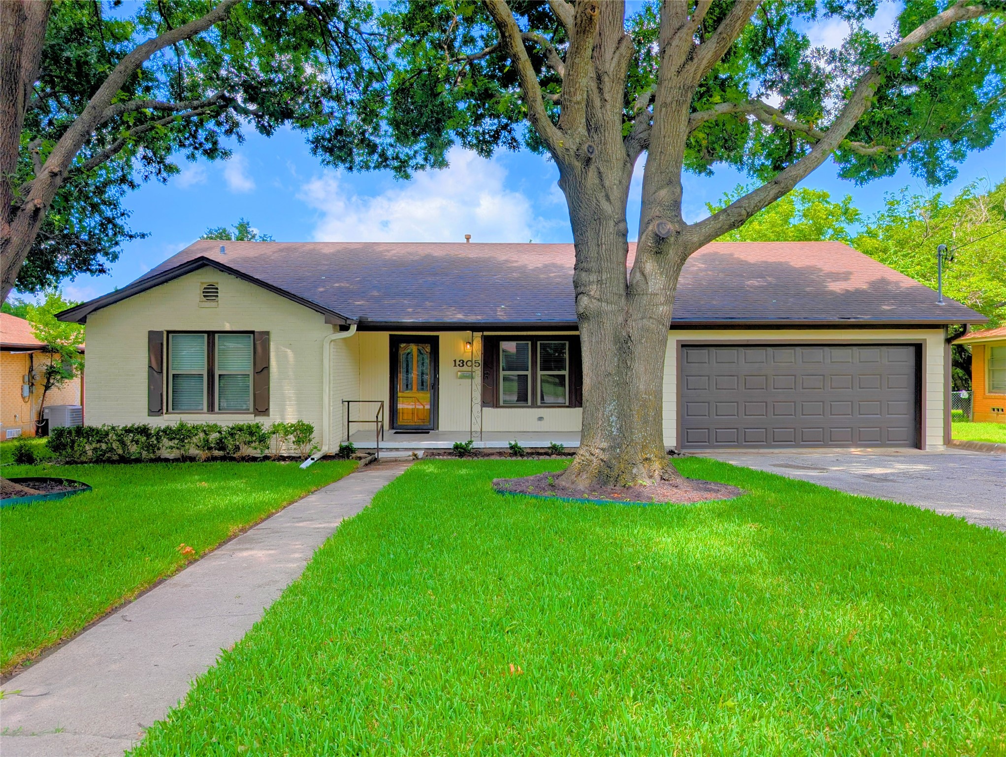 1305 Hillcrest Boulevard Gainesville TX 76240