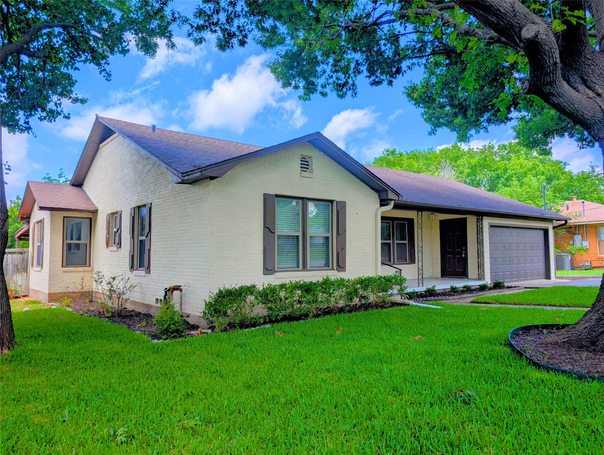 1305 Hillcrest Boulevard Gainesville TX 76240