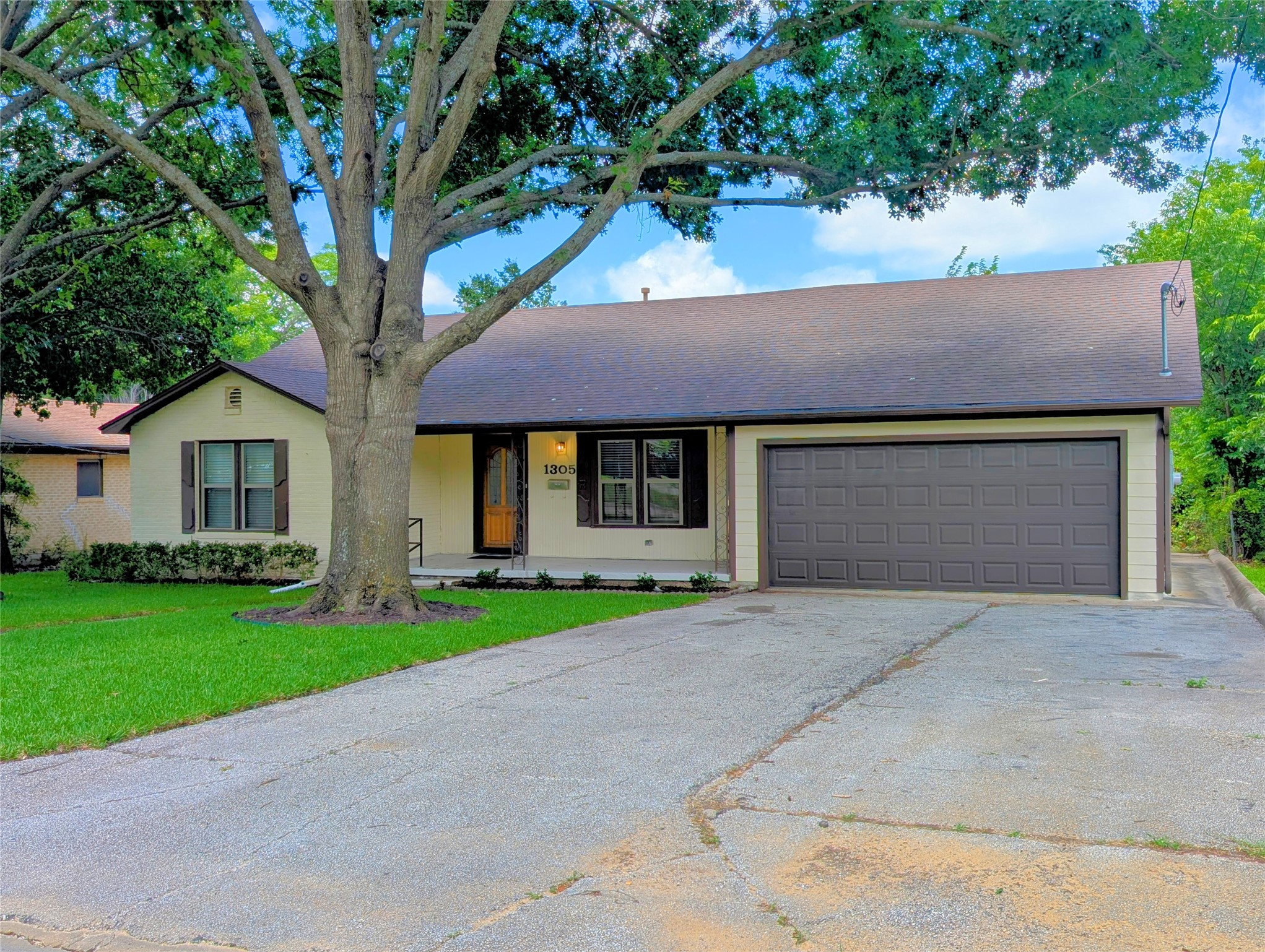 1305 Hillcrest Boulevard Gainesville TX 76240