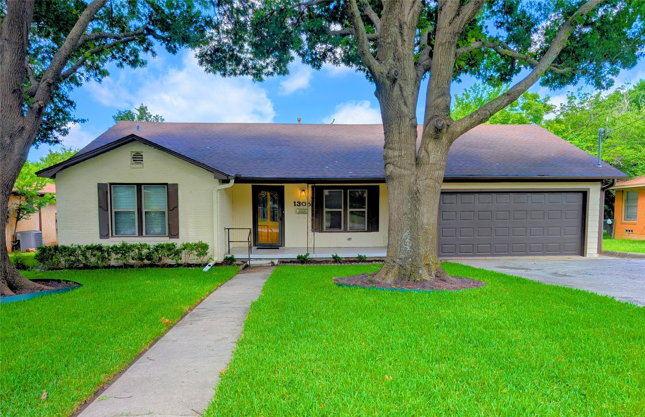 1305 Hillcrest Boulevard Gainesville TX 76240