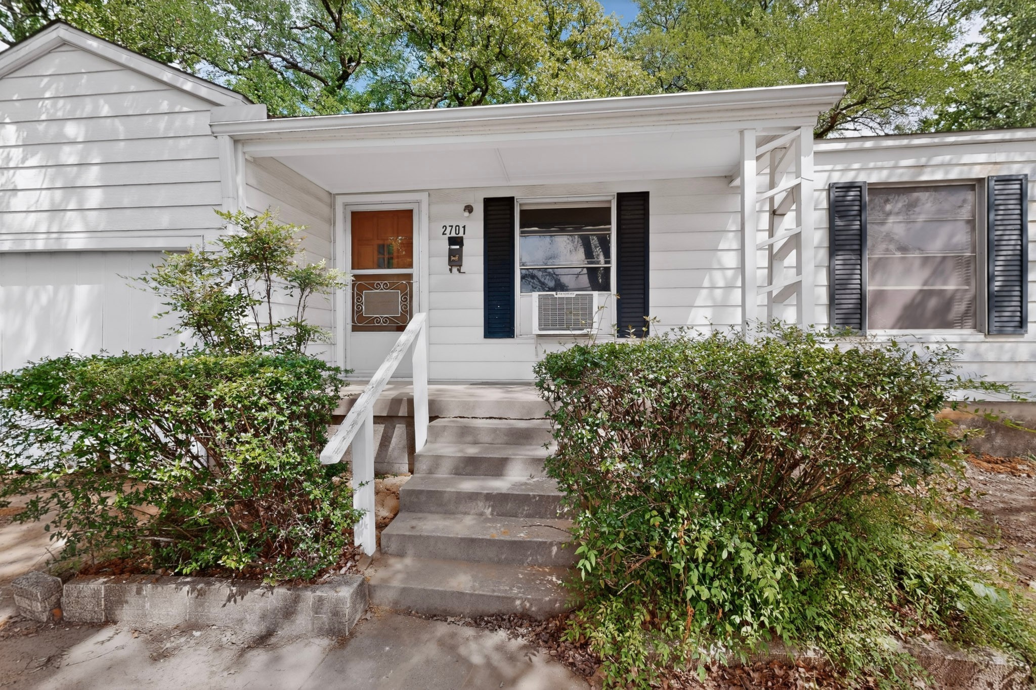 2701 Stark Street Fort Worth TX 76112