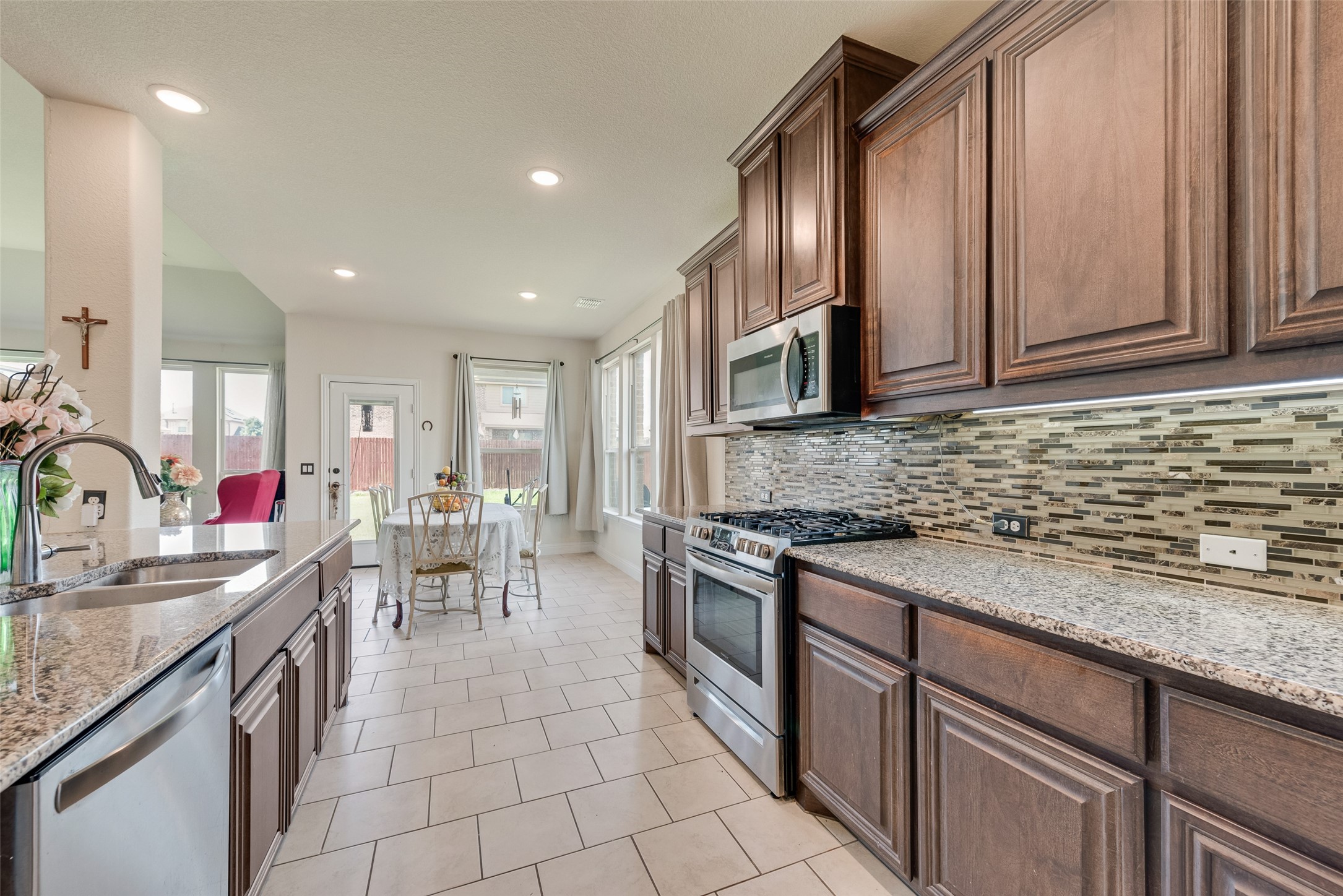 1017 Vista Lane Desoto TX 75115
