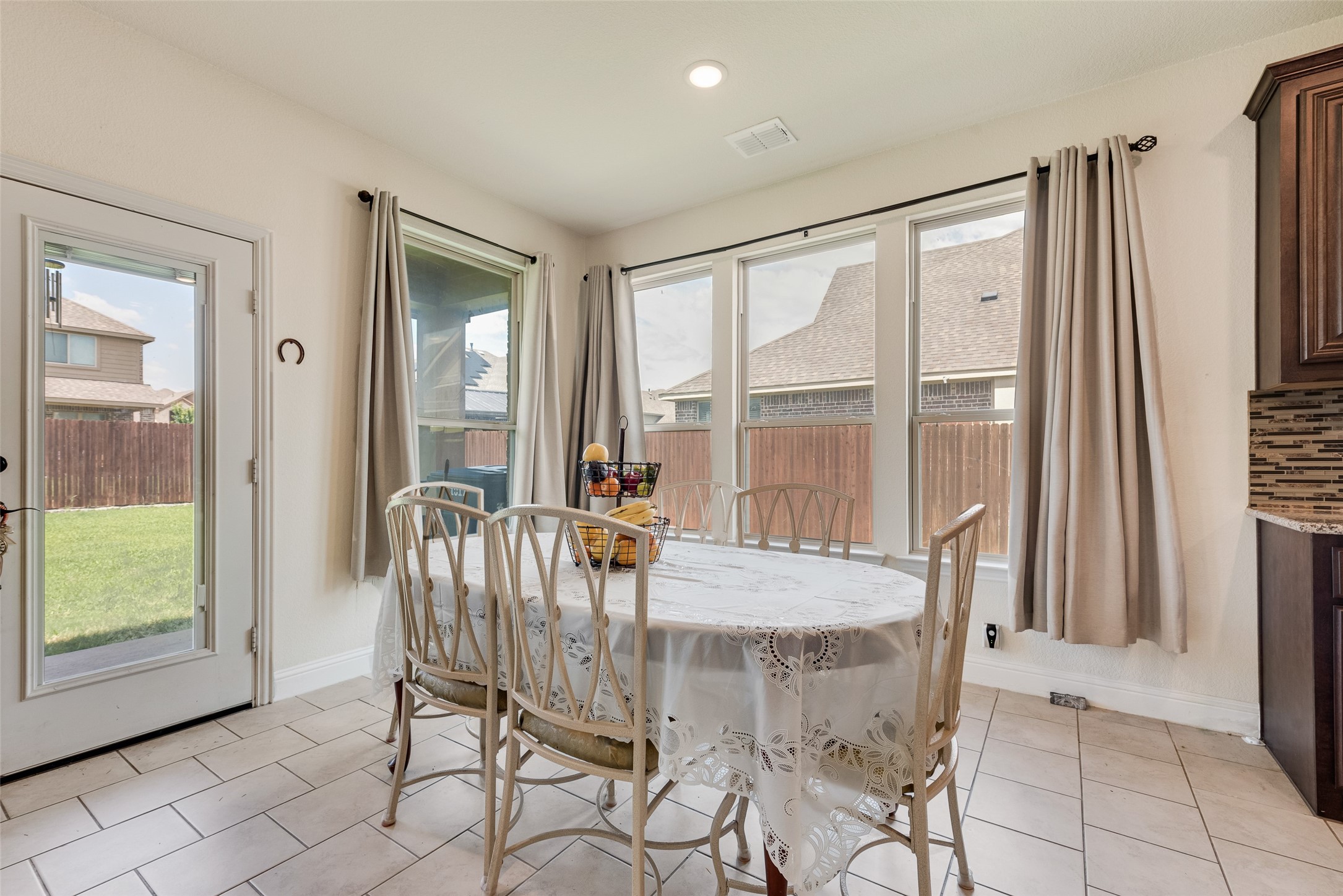 1017 Vista Lane Desoto TX 75115