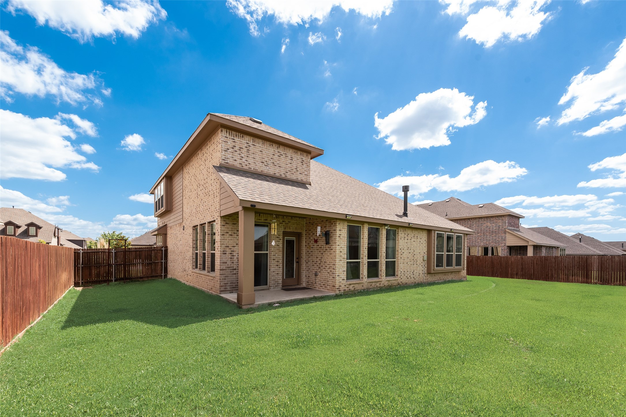 1017 Vista Lane Desoto TX 75115