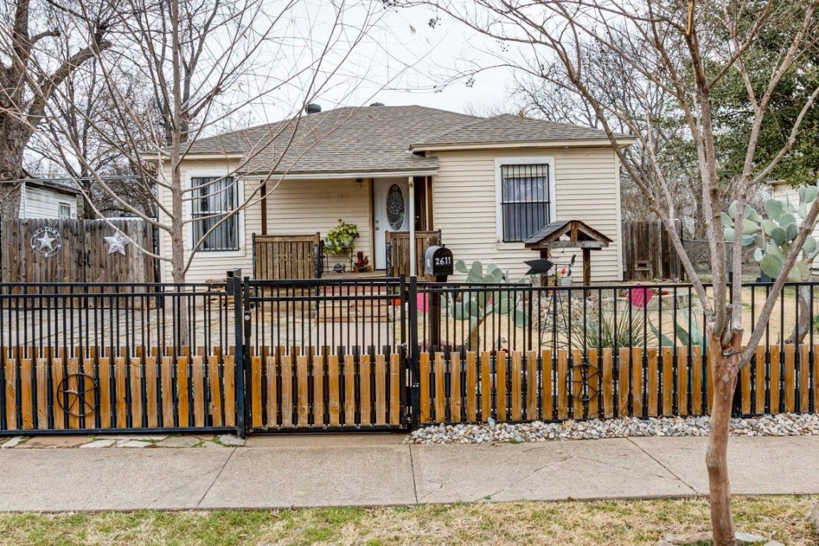 2611 Jennings Avenue Dallas TX 75216