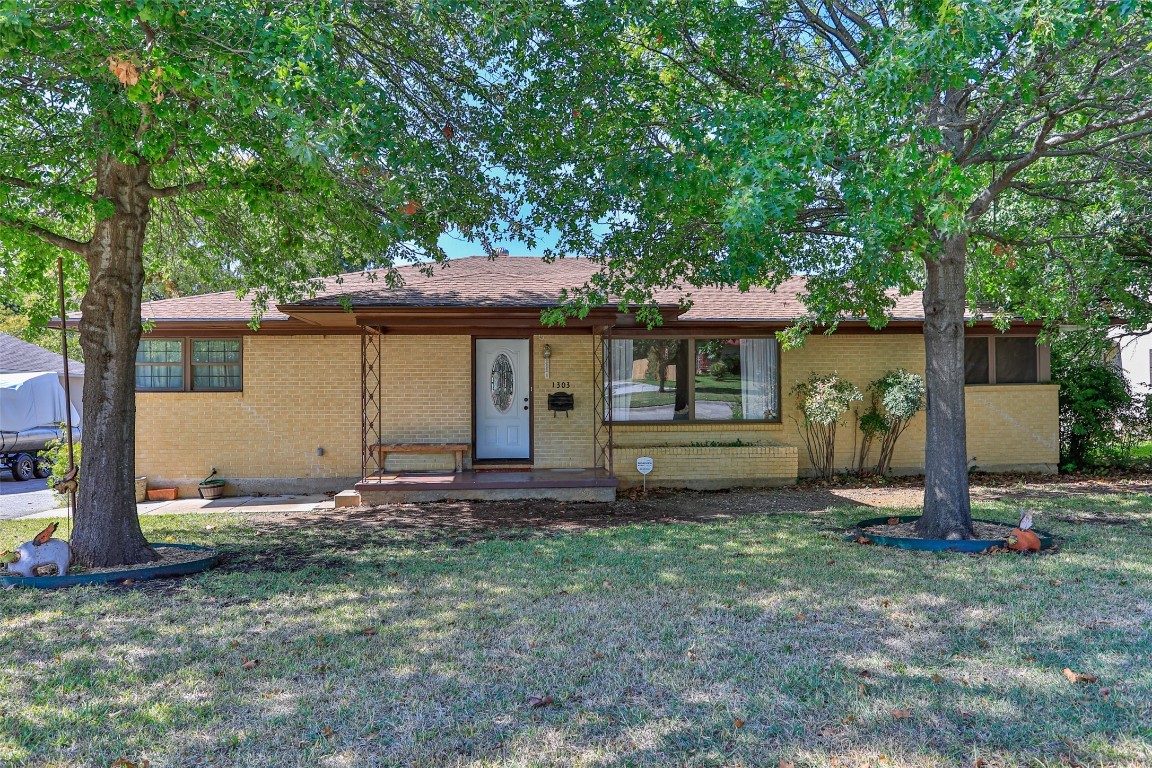 1303 Hillcrest Boulevard Gainesville TX 76240