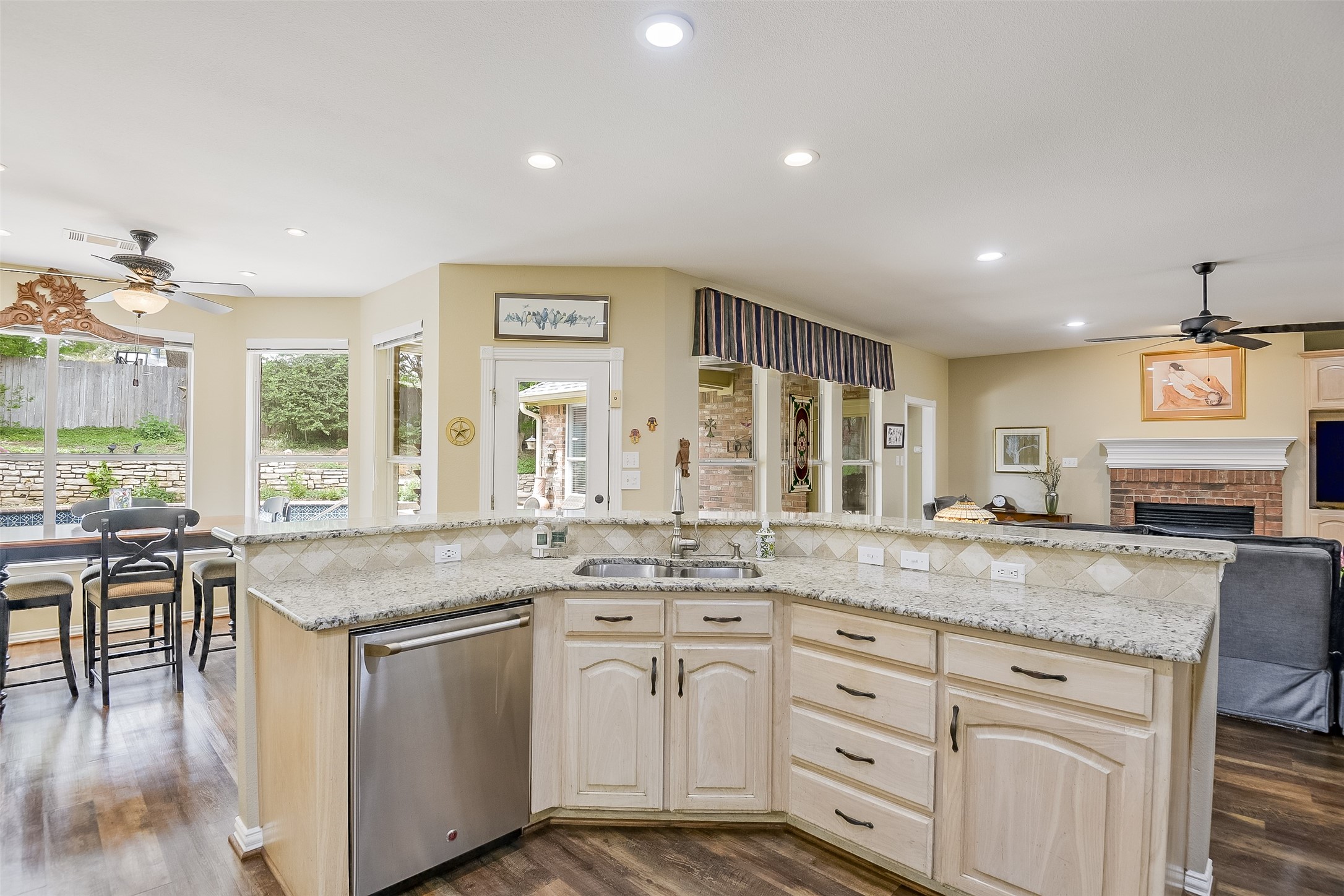 2802 Park Run Drive Arlington TX 76016