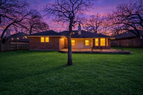 2209 Whispering Oaks Denton TX 76209