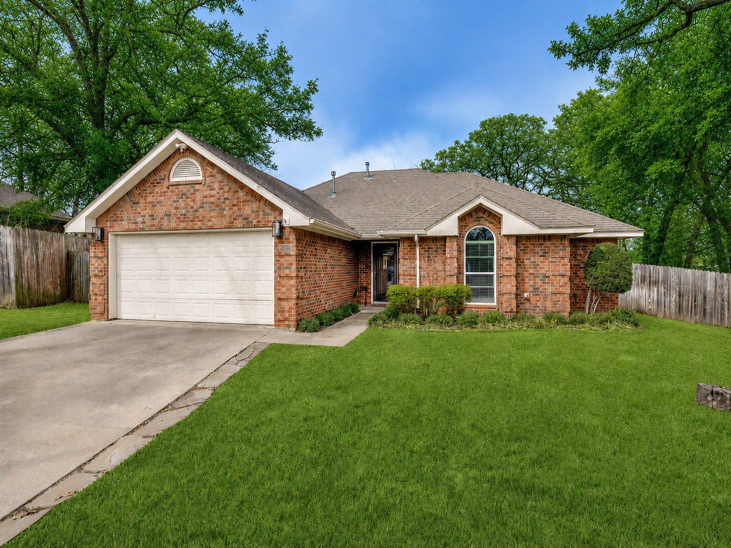 2209 Whispering Oaks Denton TX 76209