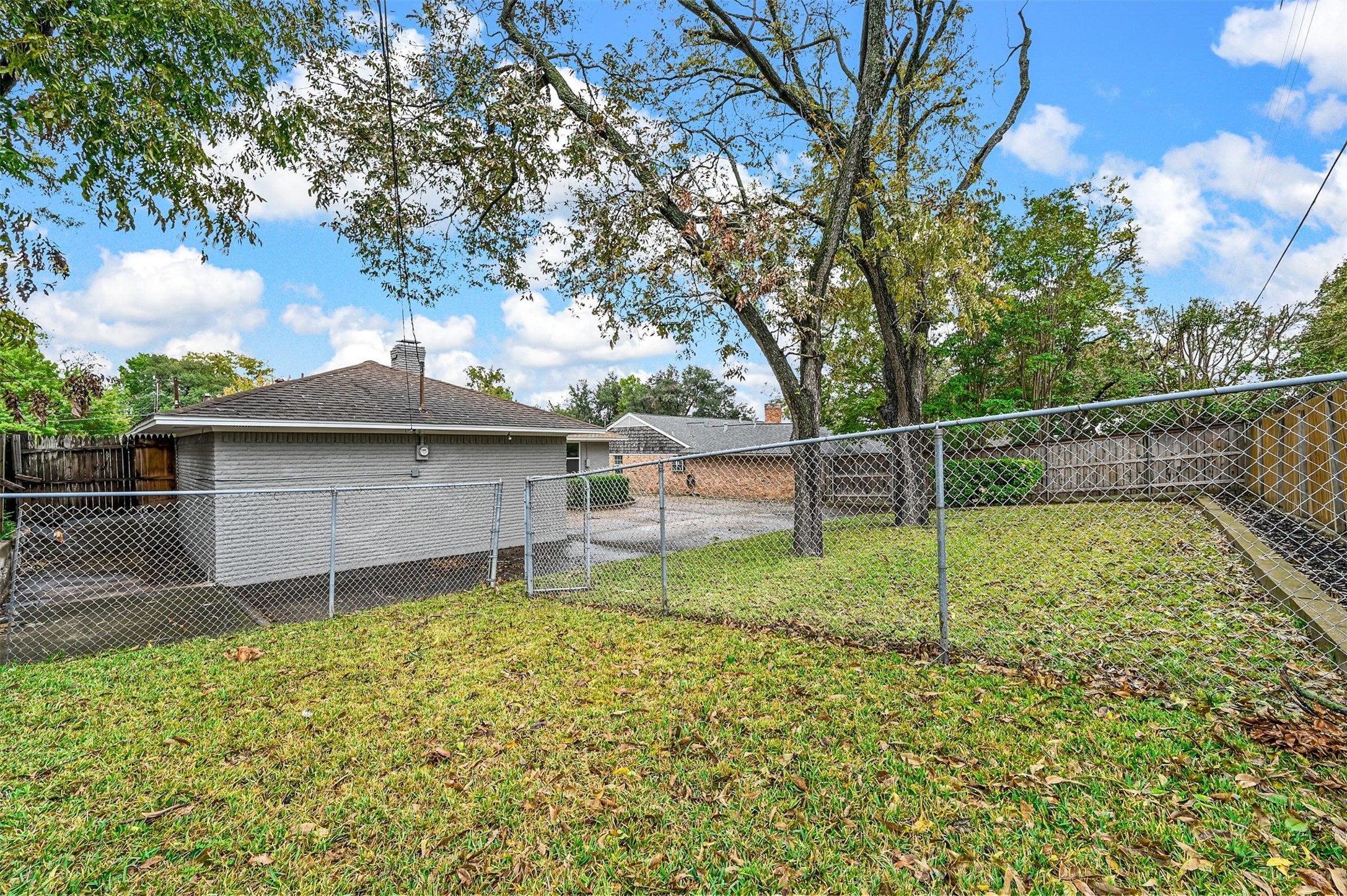 9211 Crestlake Drive Dallas TX 75238