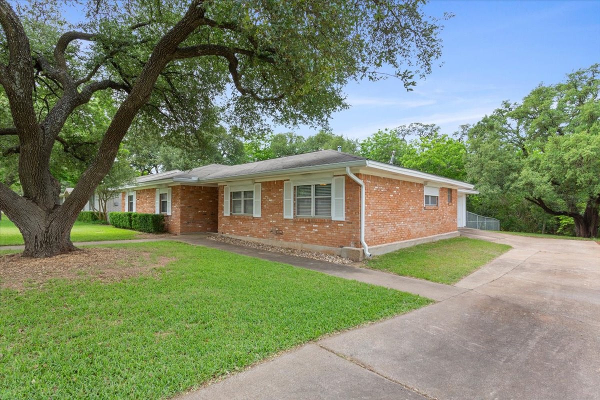 708 Wedgewood Drive Woodway TX 76712