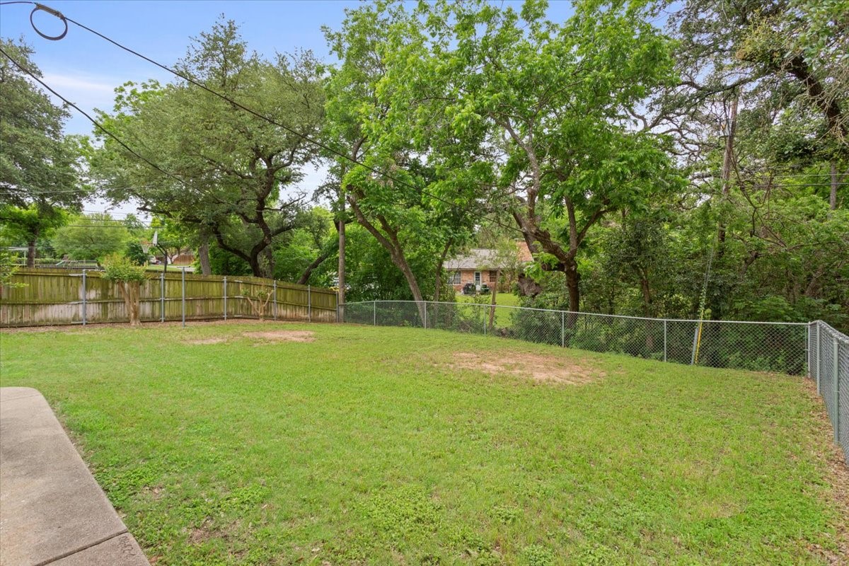 708 Wedgewood Drive Woodway TX 76712