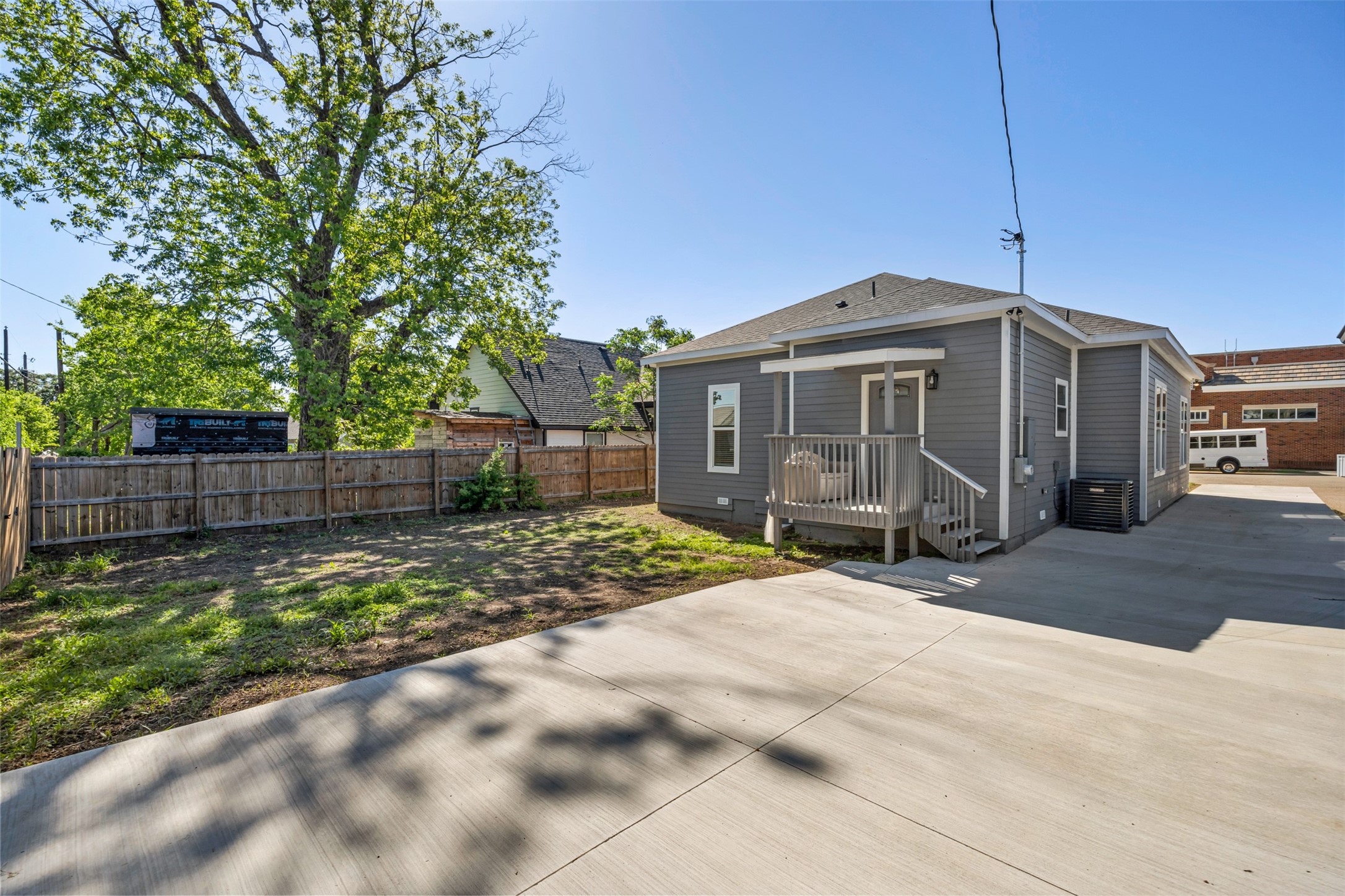915 E Humbolt Street Fort Worth TX 76104