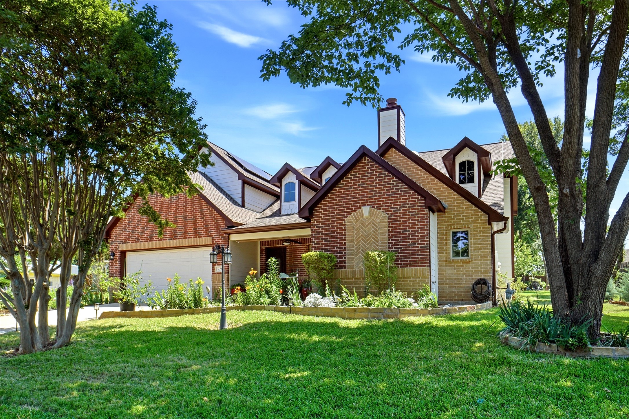 726 Forest Street Grapevine TX 76051