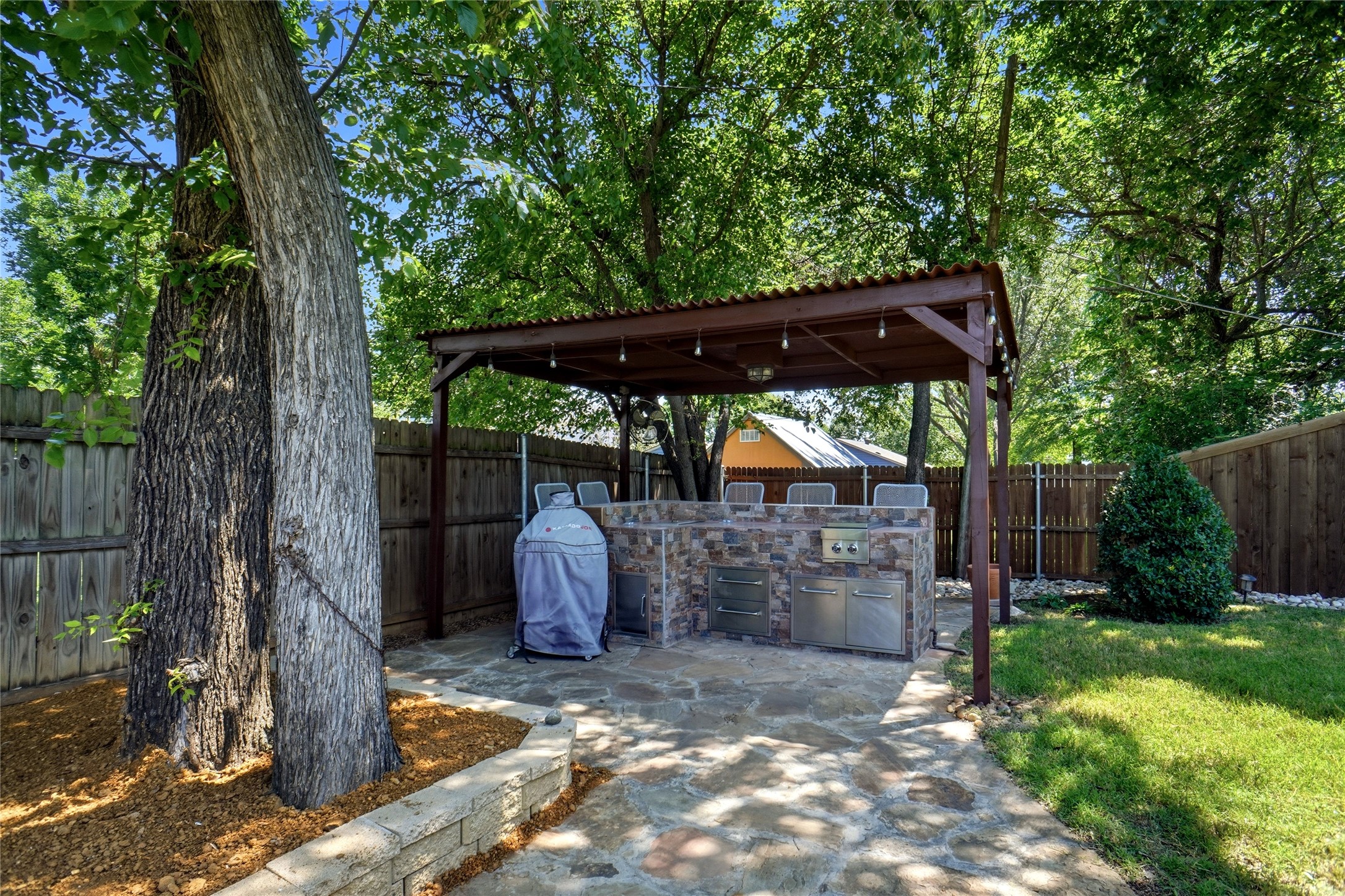 726 Forest Street Grapevine TX 76051
