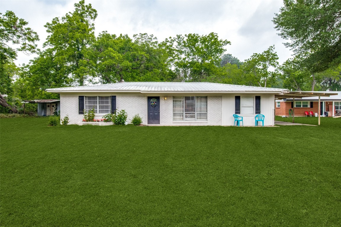 230 N Austin Street Avery TX 75554