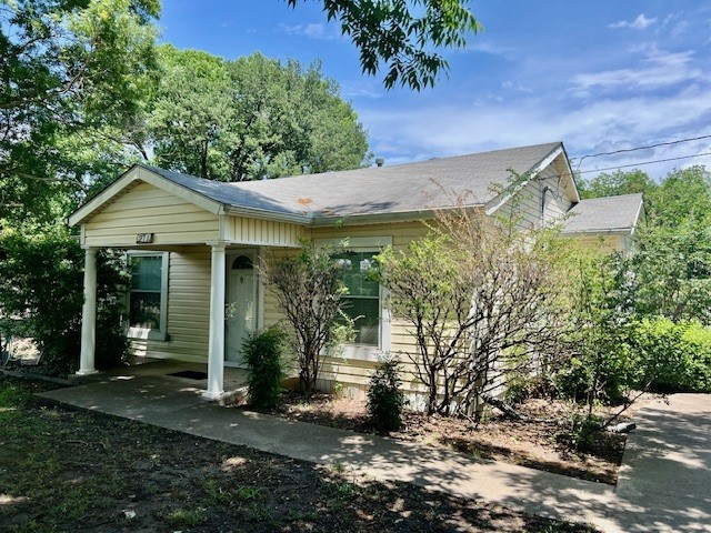 218 Wight Street Roxton TX 75477