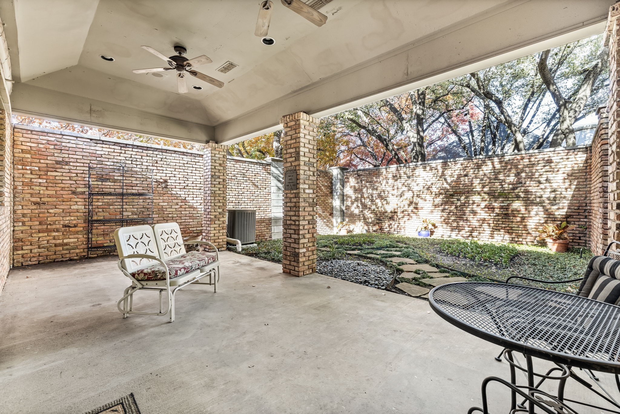 17 Stonecourt Circle Dallas TX 75225