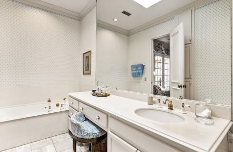 17 Stonecourt Circle Dallas TX 75225