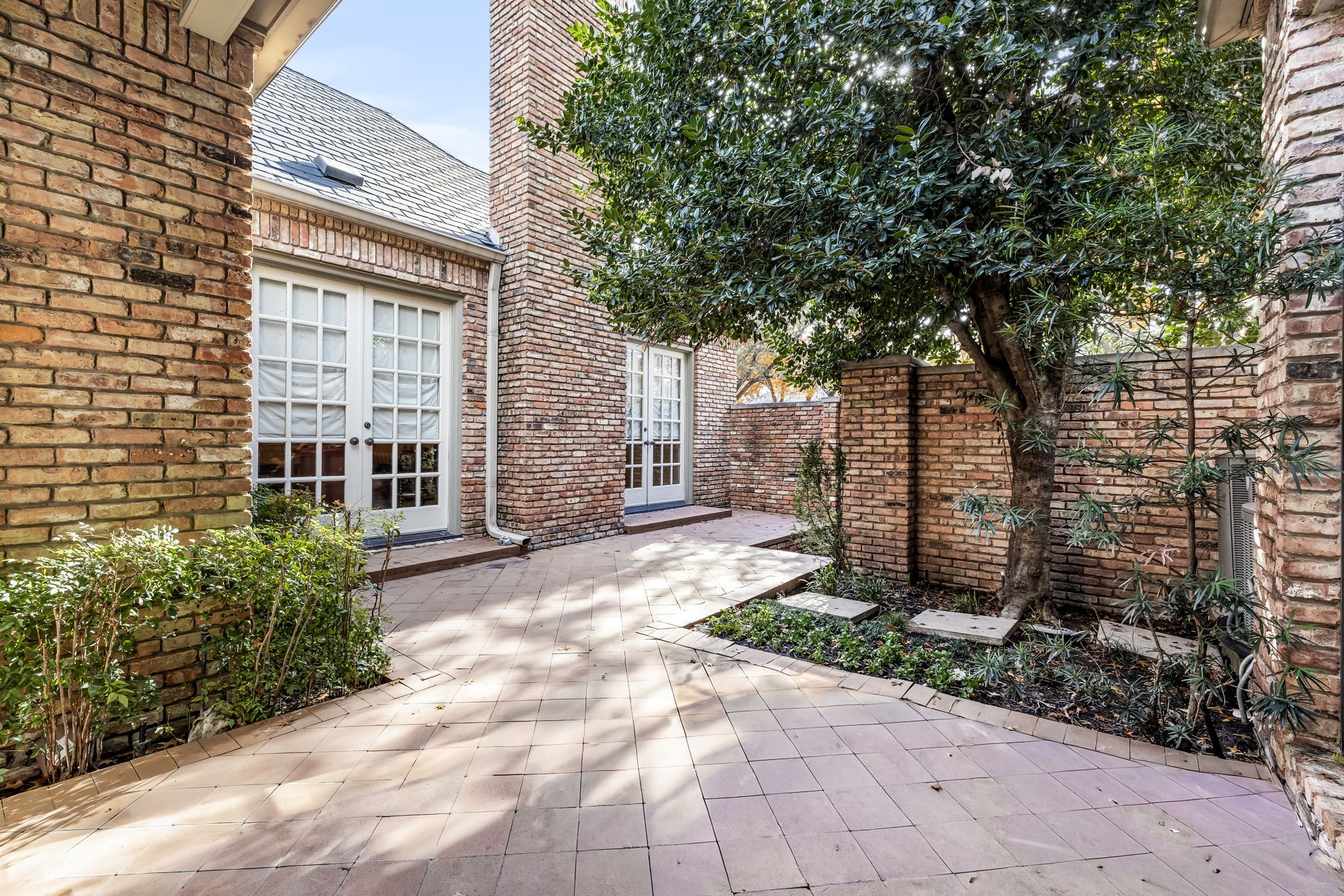 17 Stonecourt Circle Dallas TX 75225