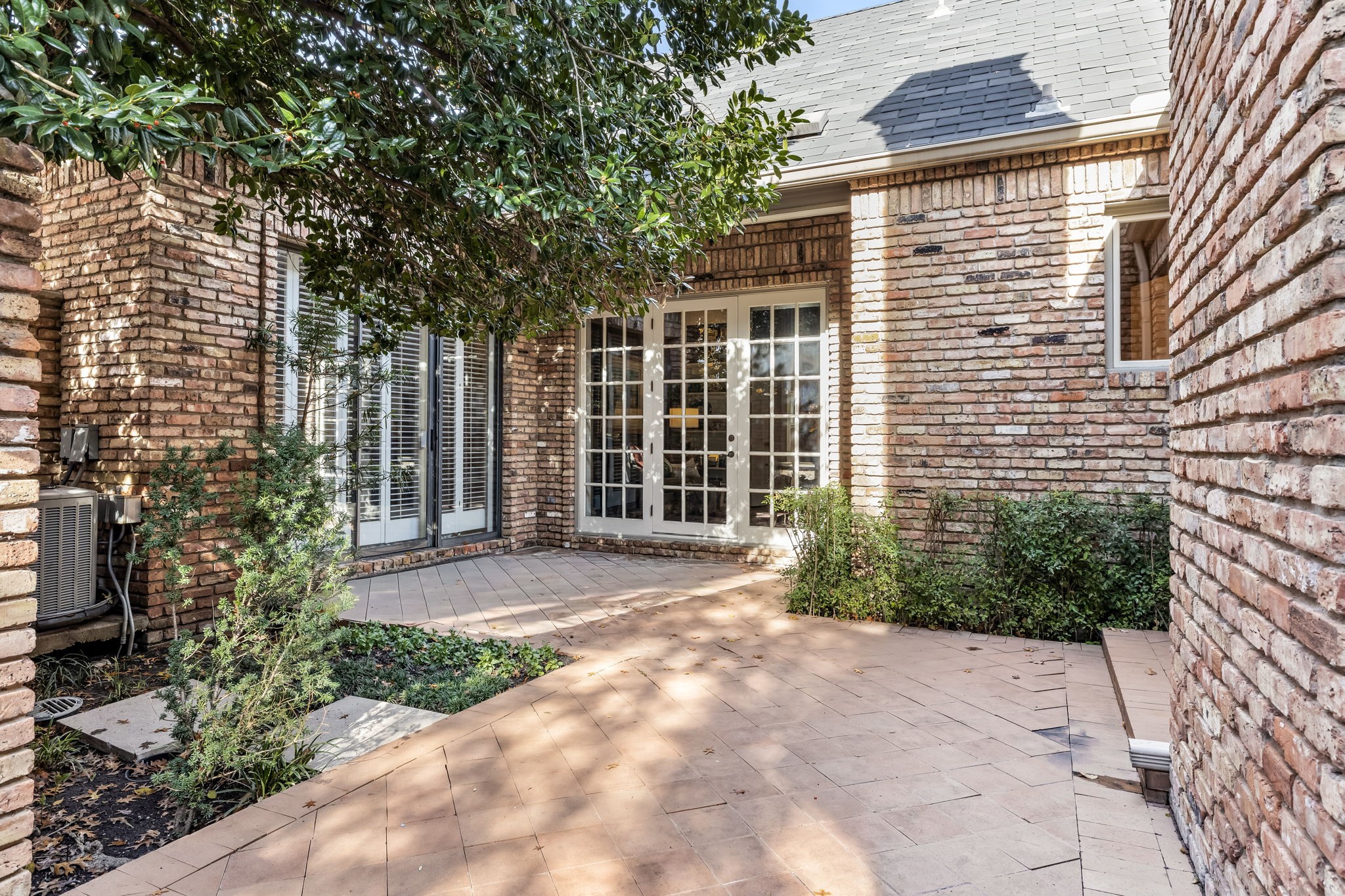 17 Stonecourt Circle Dallas TX 75225