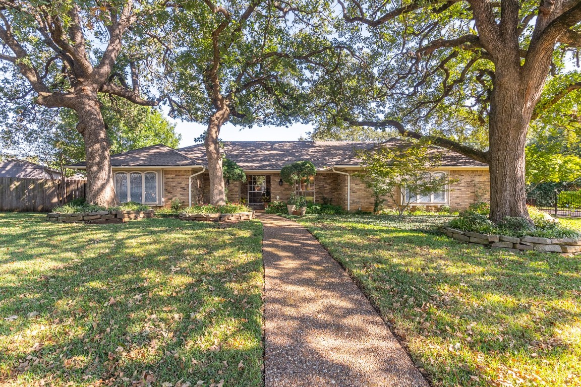 2711 Burnwood Court Arlington TX 76016