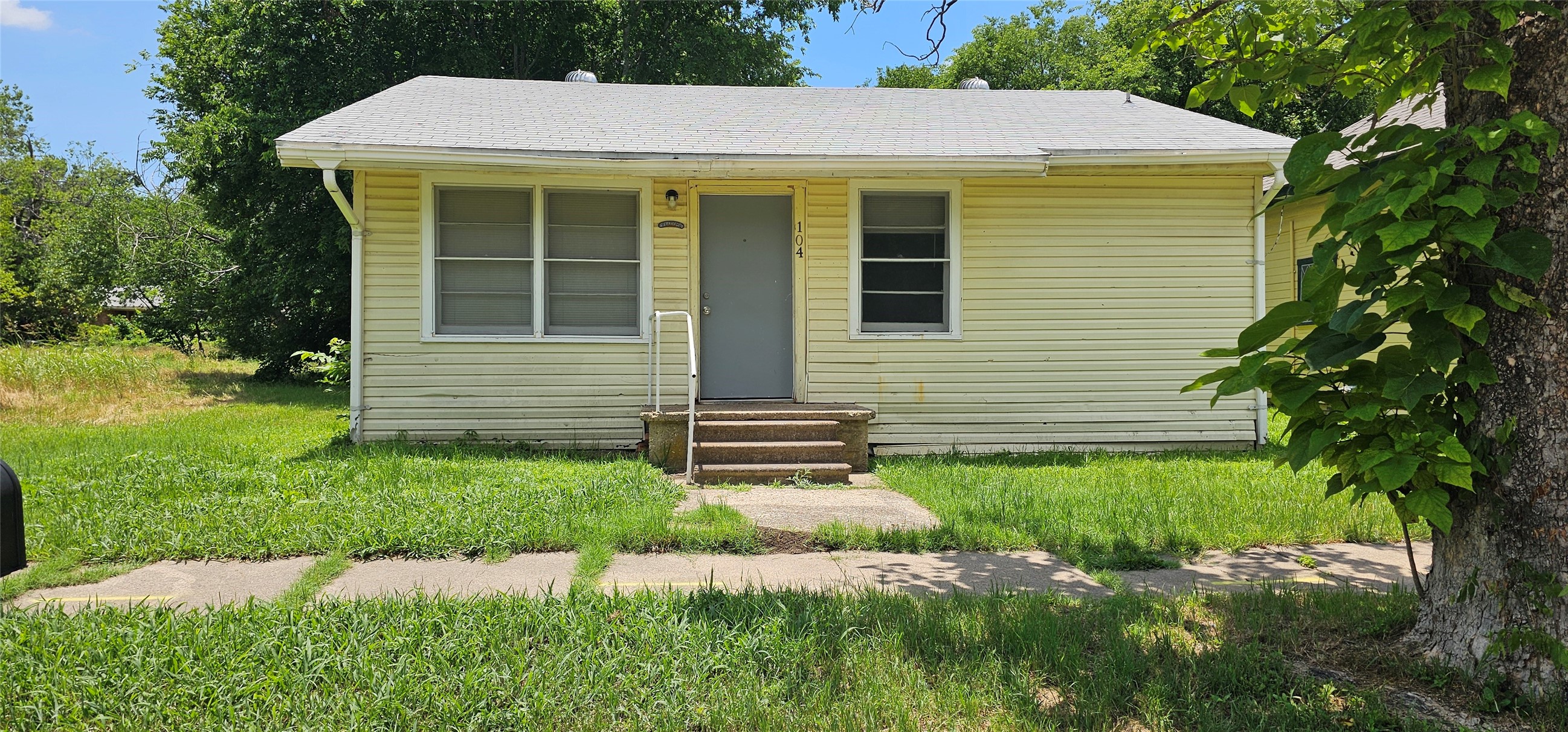 104 Smith Street Hillsboro TX 76645
