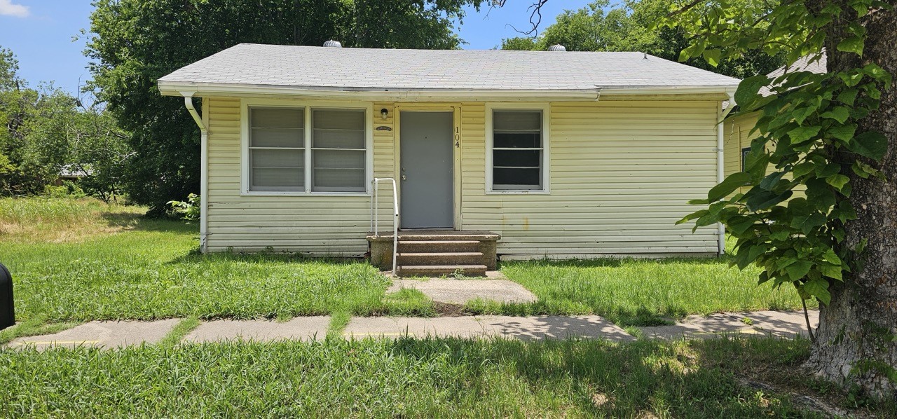 104 Smith Street Hillsboro TX 76645