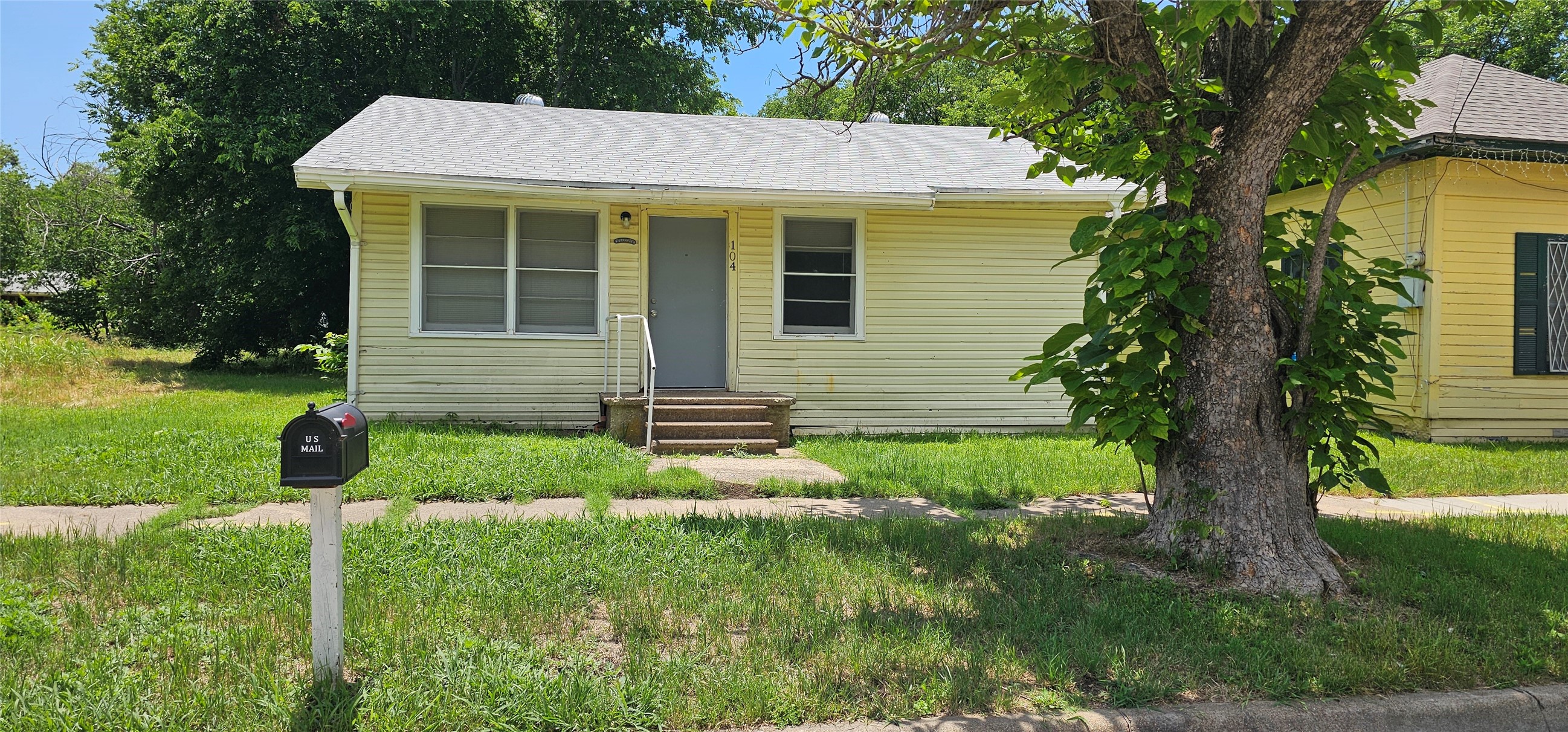 104 Smith Street Hillsboro TX 76645