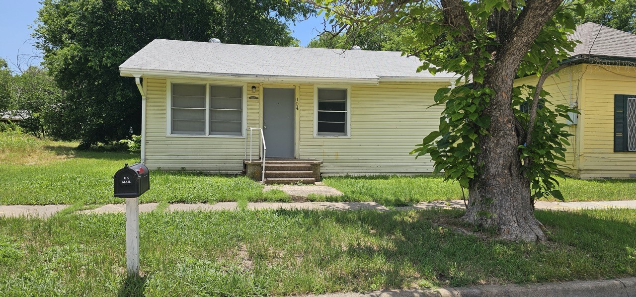 104 Smith Street Hillsboro TX 76645
