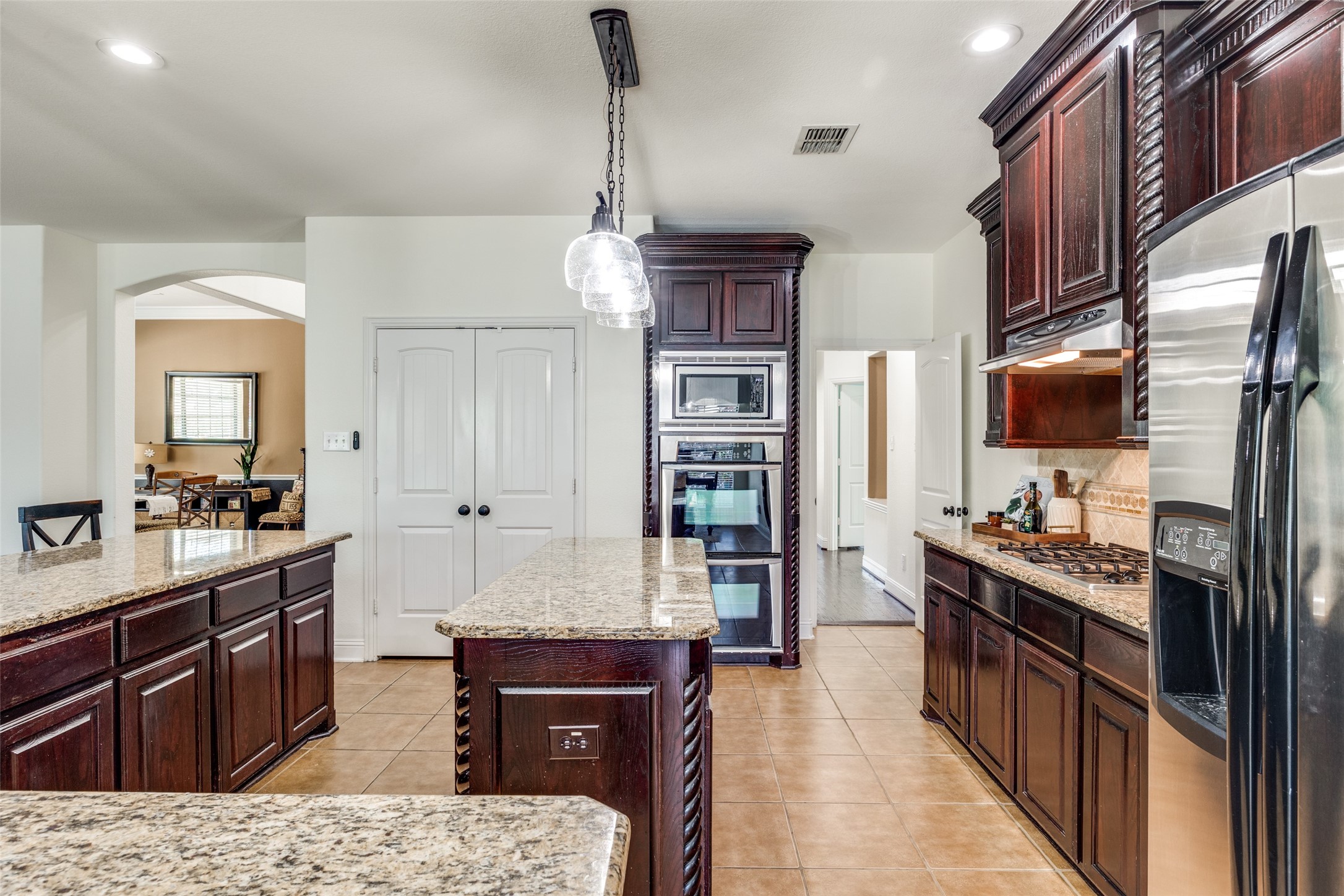 400 S Hampton Court Lewisville TX 75056