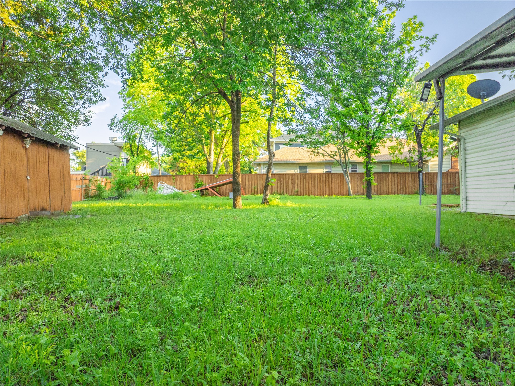 824 Elsbeth Street Dallas TX 75208
