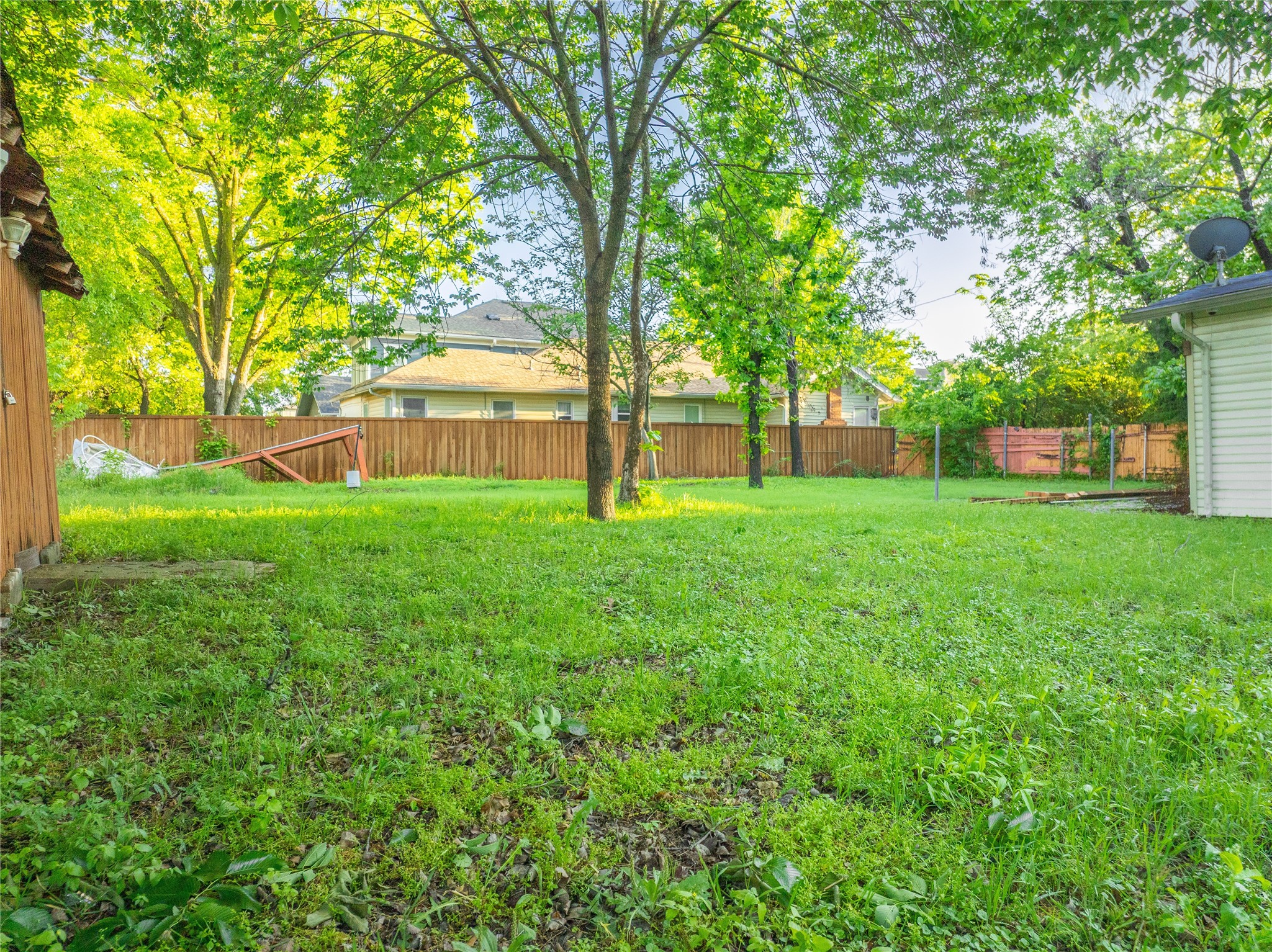 824 Elsbeth Street Dallas TX 75208