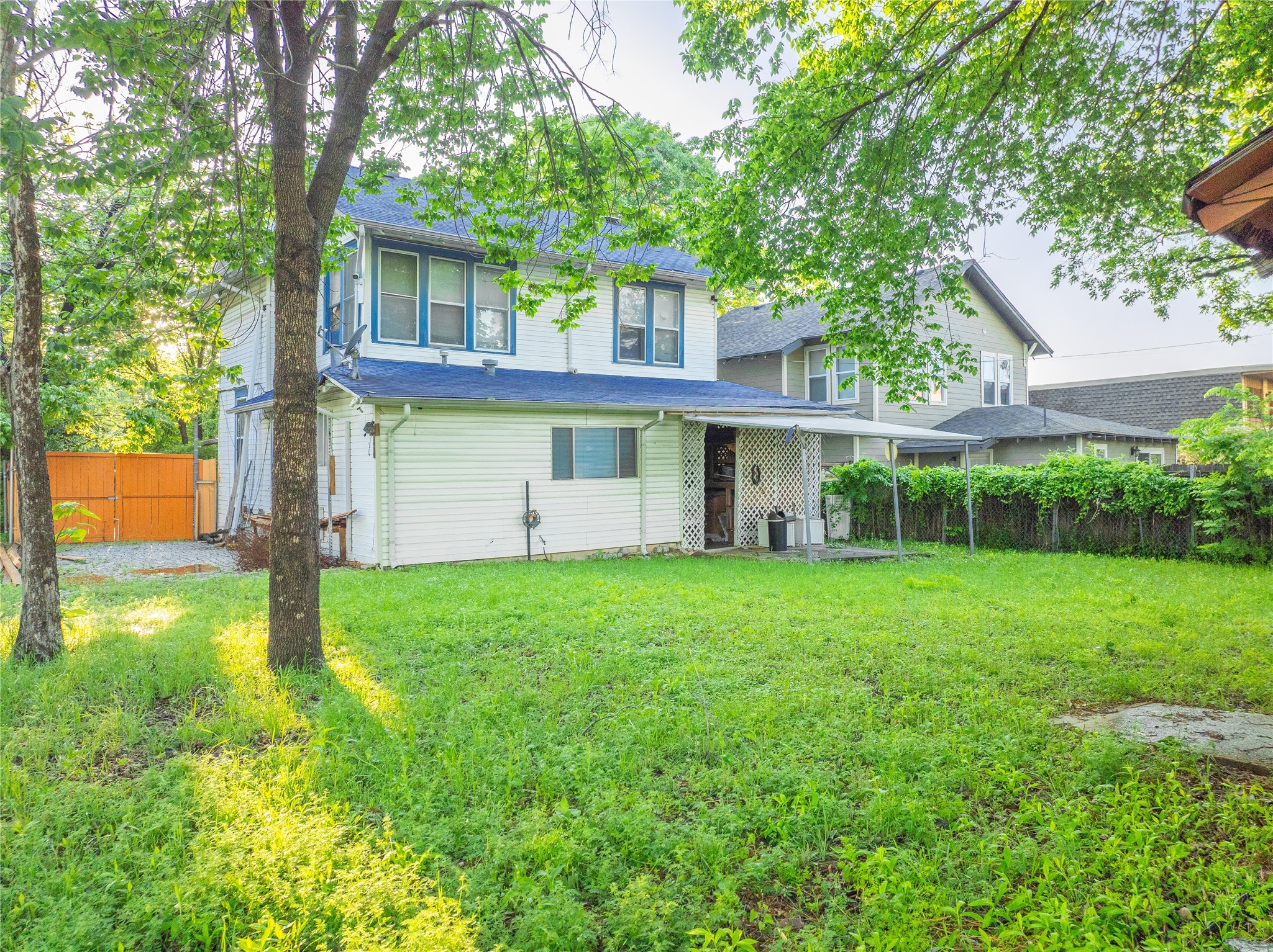 824 Elsbeth Street Dallas TX 75208