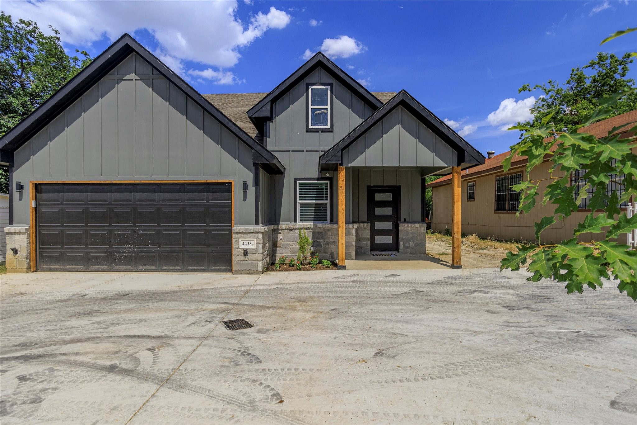 4433 Mccart Avenue Fort Worth TX 76115
