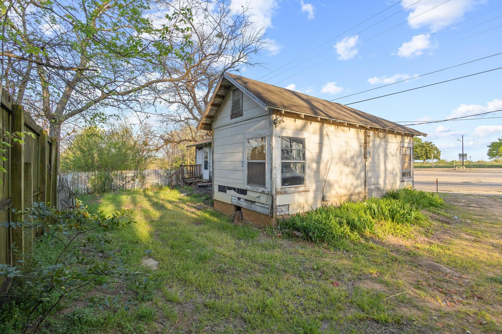 912 N Tone Avenue Denison TX 75020