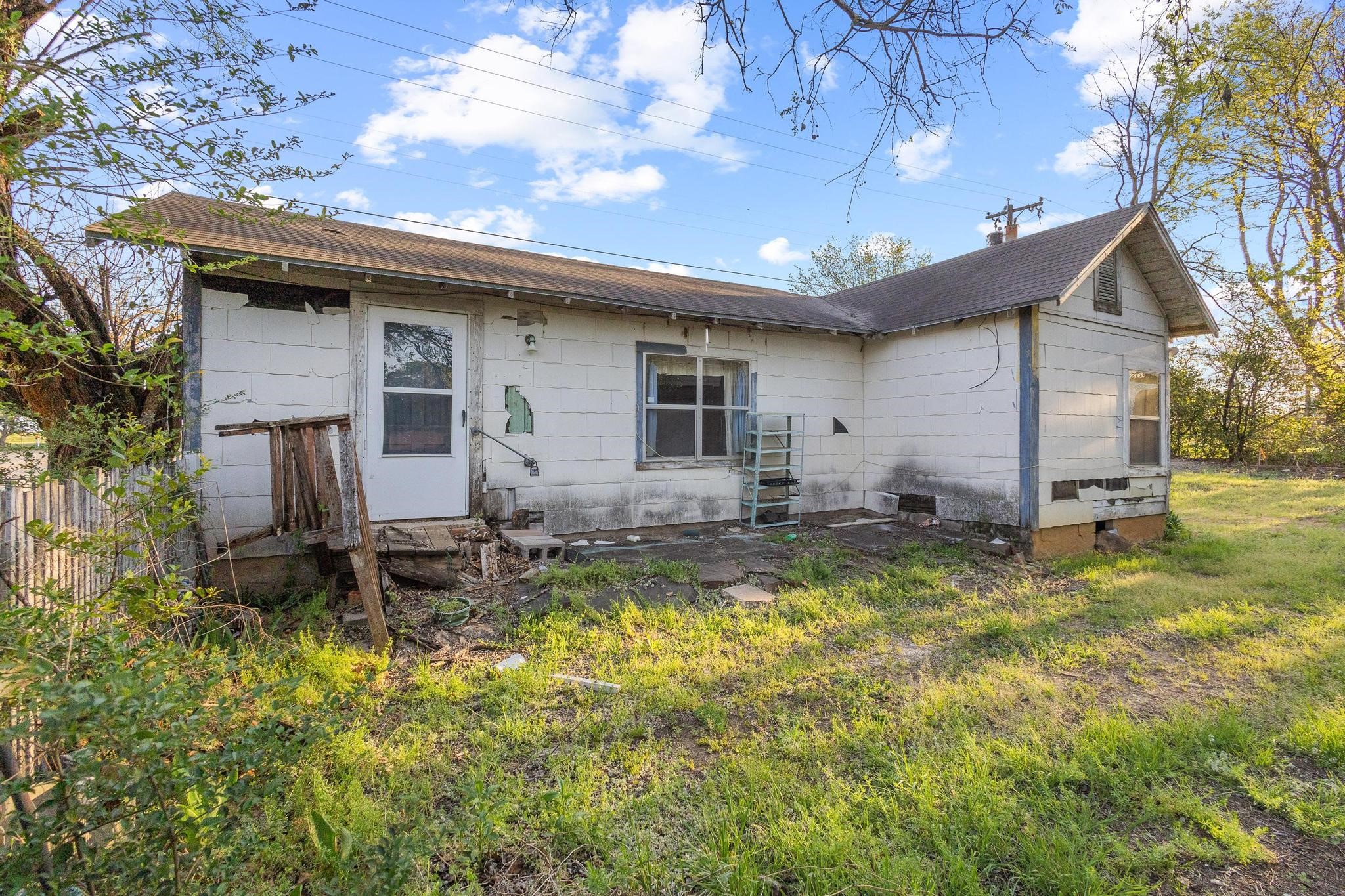 912 N Tone Avenue Denison TX 75020