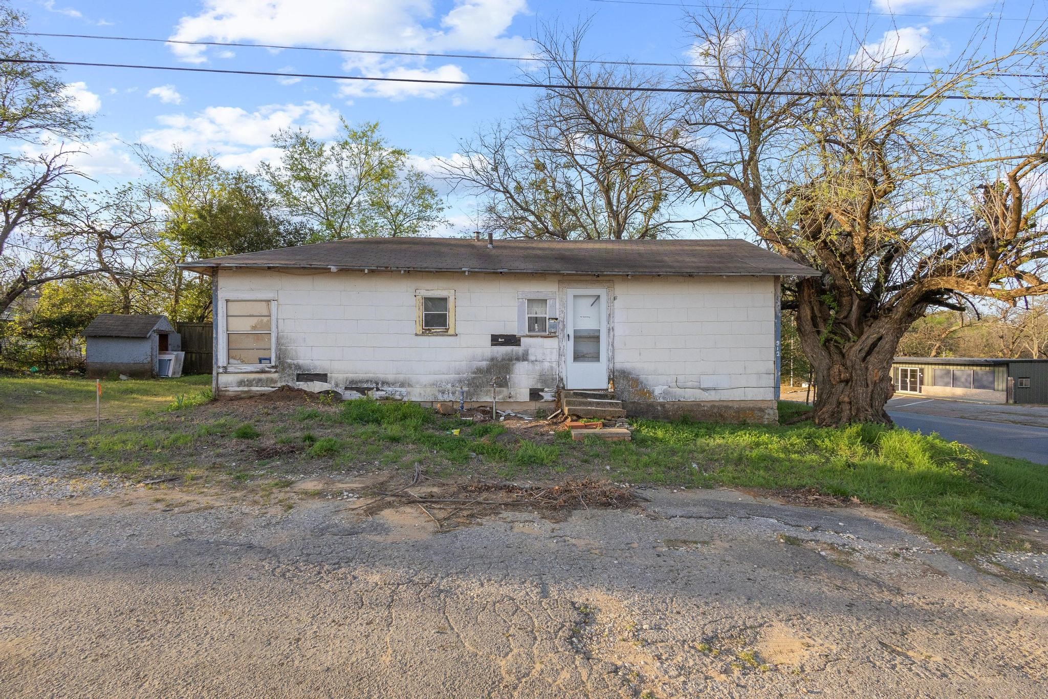 912 N Tone Avenue Denison TX 75020