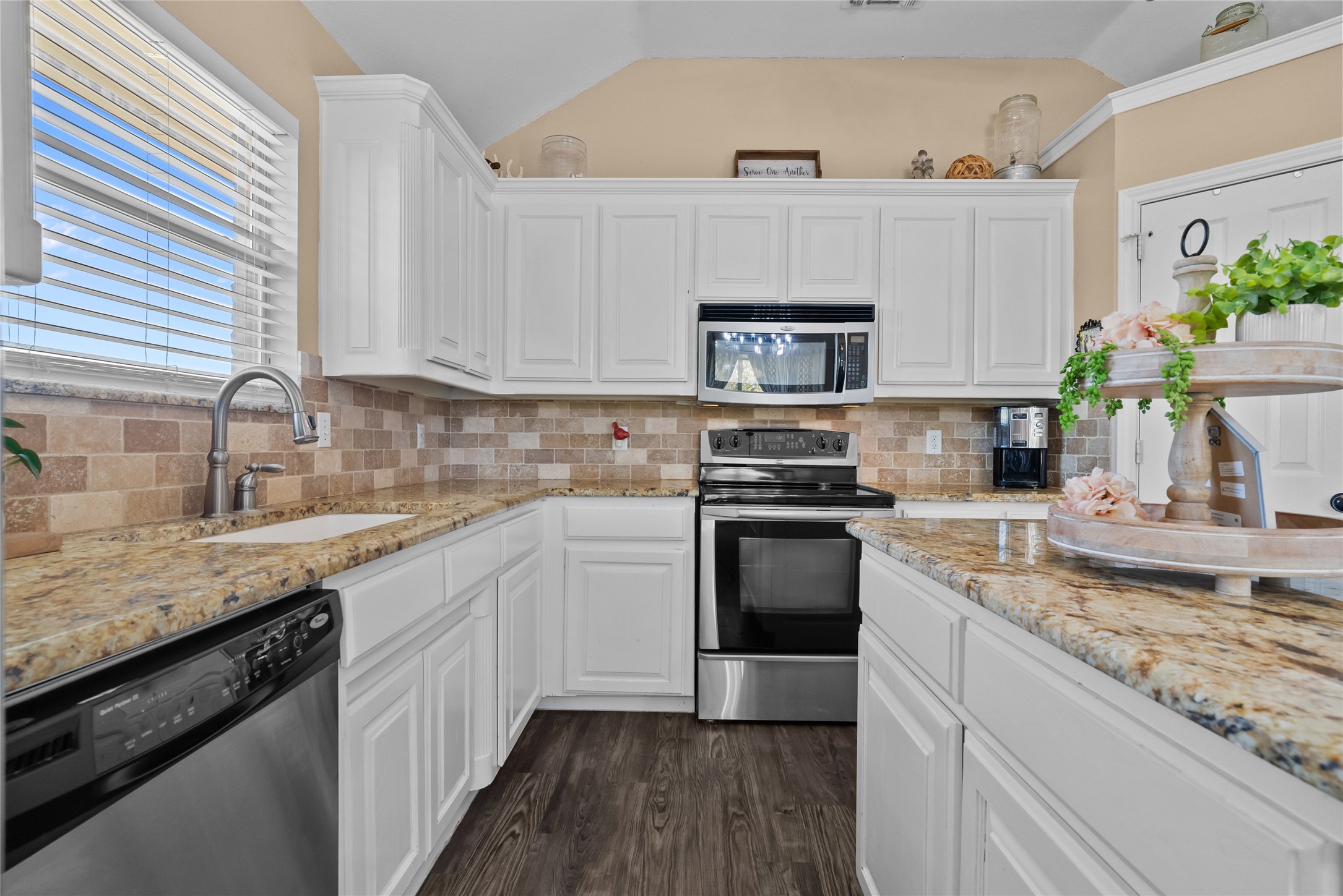 163 Lakeview Drive Aledo TX 76008