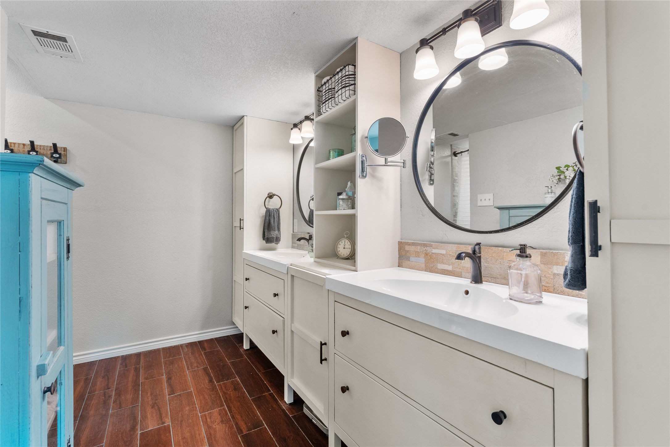 5010 Roundtable Lane Garland TX 75044