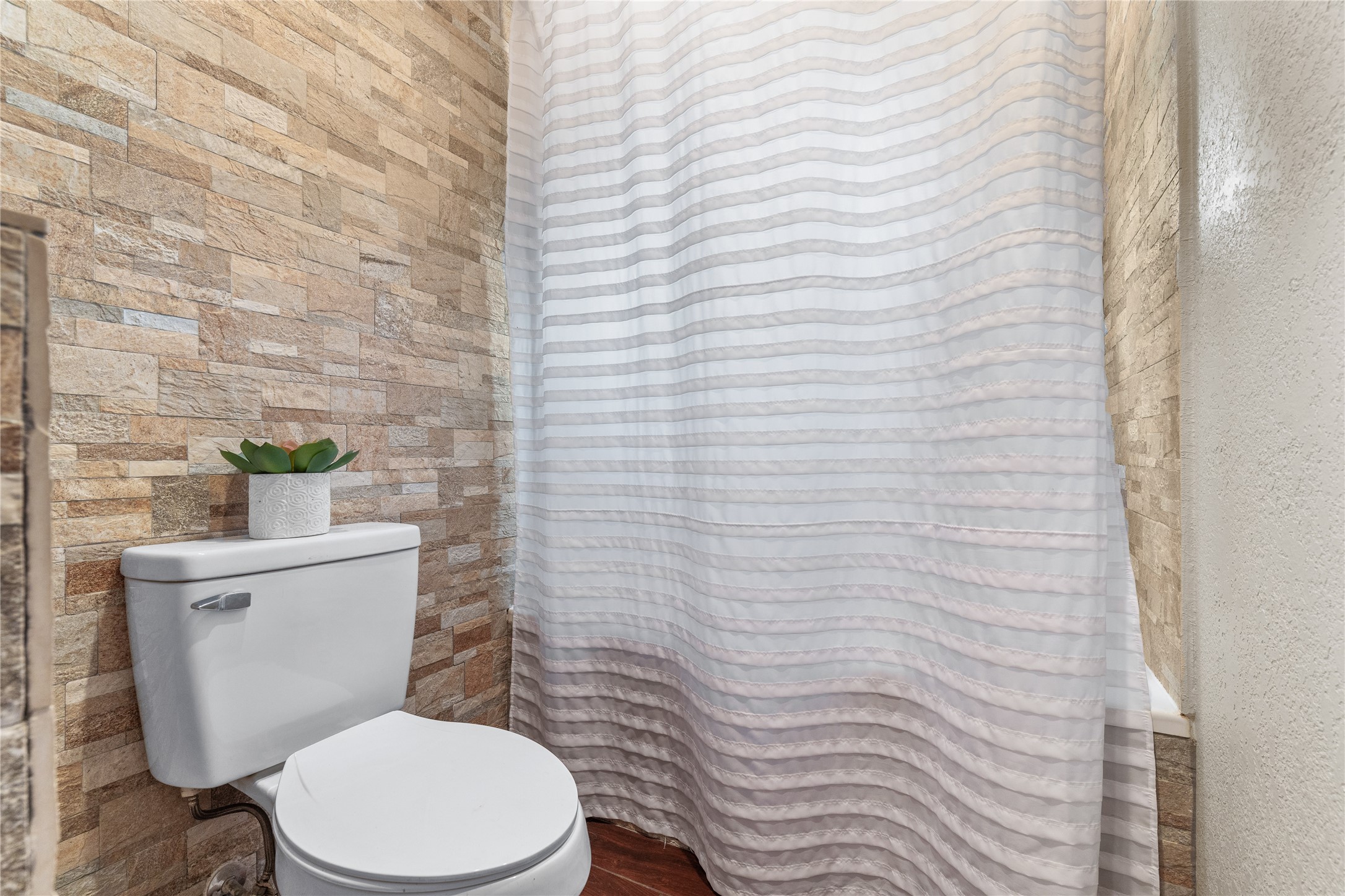 5010 Roundtable Lane Garland TX 75044