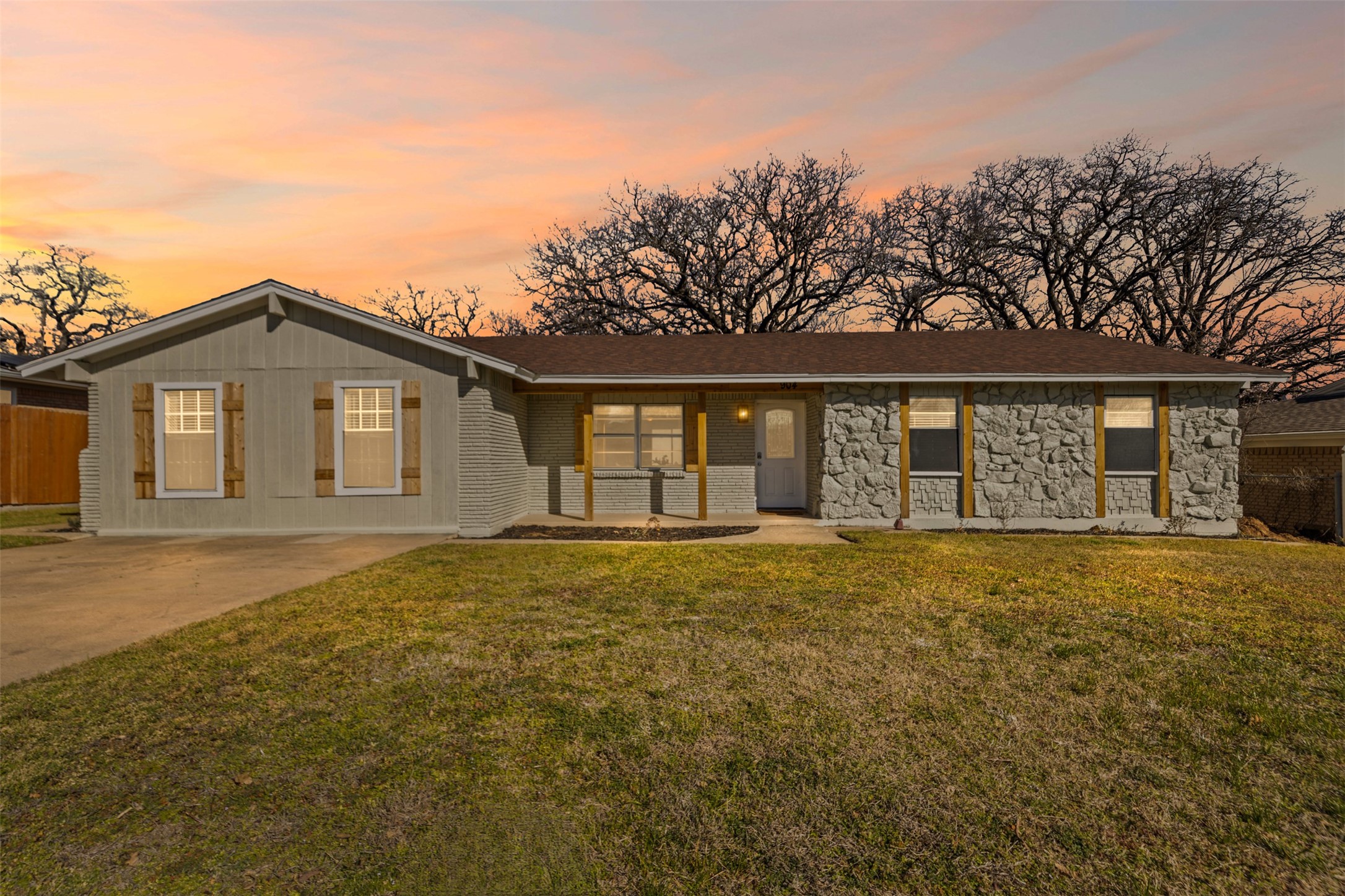 904 Mccurry Avenue Bedford TX 76022