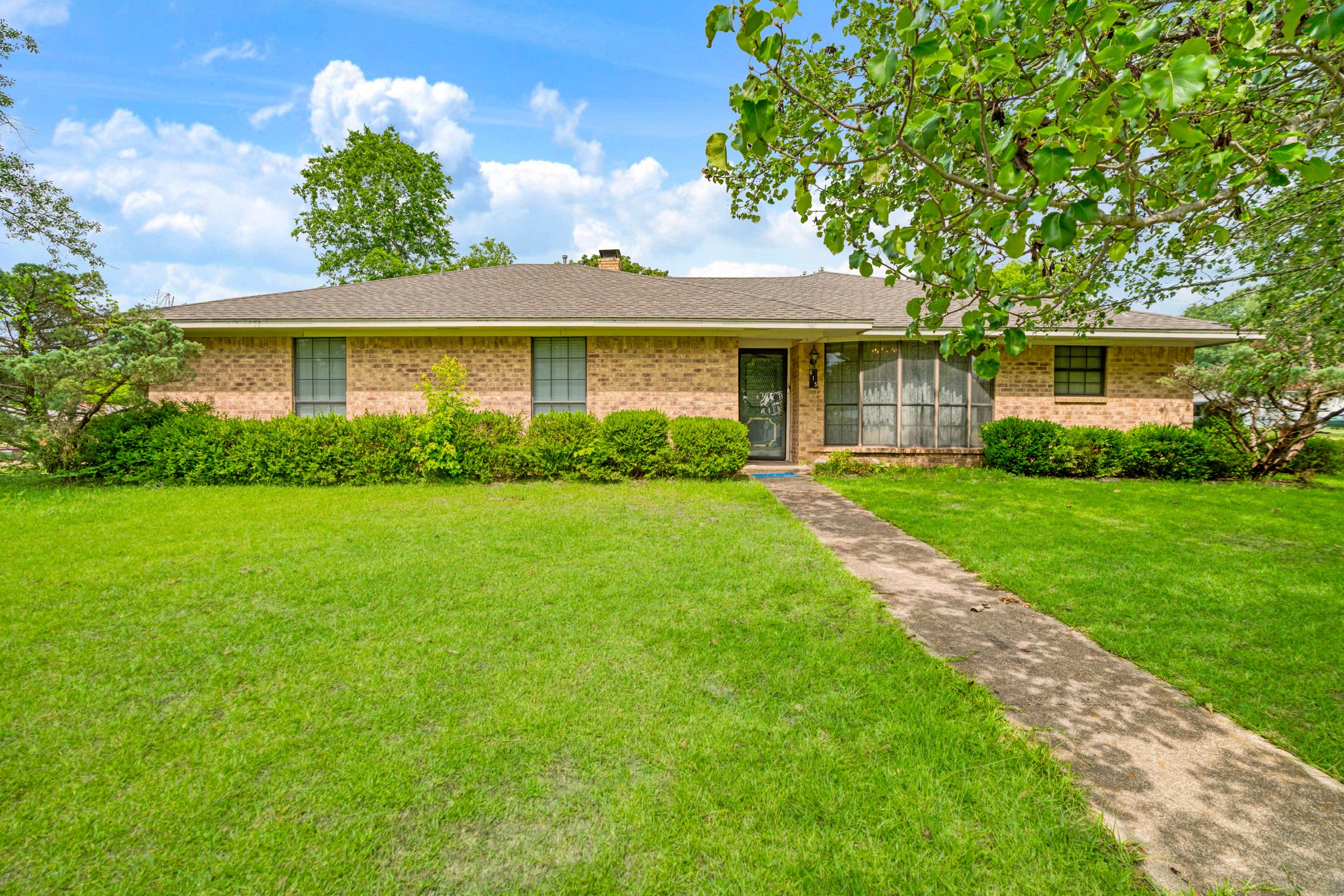 615 N Main Street Bogata TX 75417